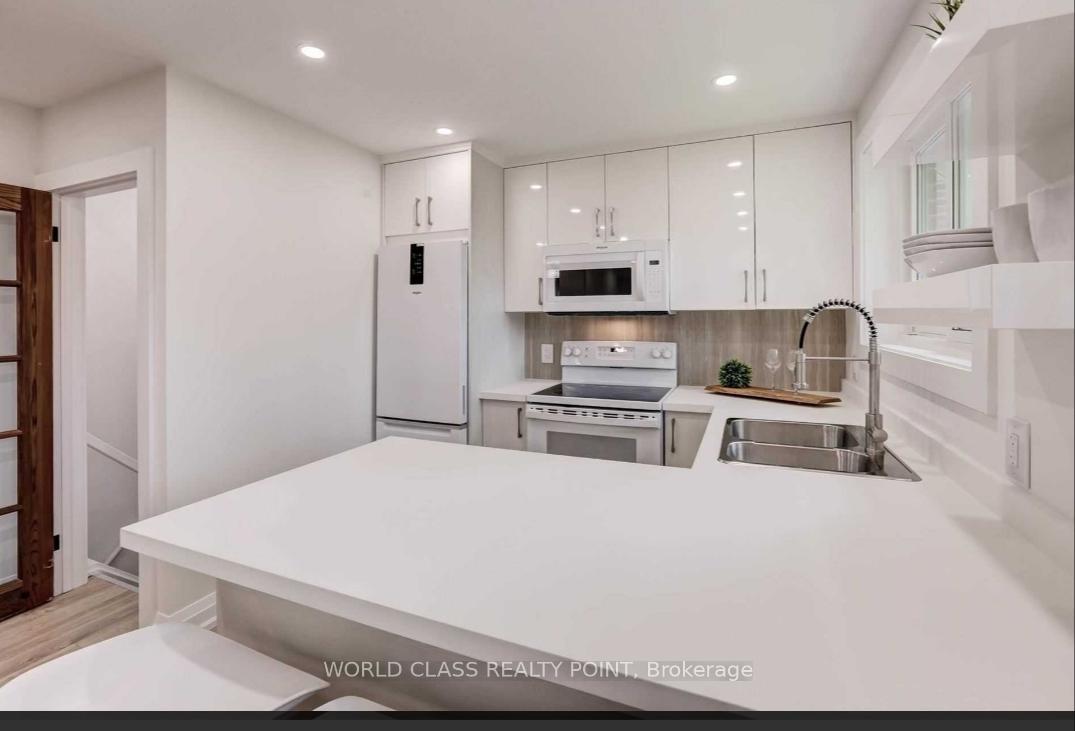 Photo 5 of 31 Grove Park Crescent, North York, Don Valley Village — HOMEH