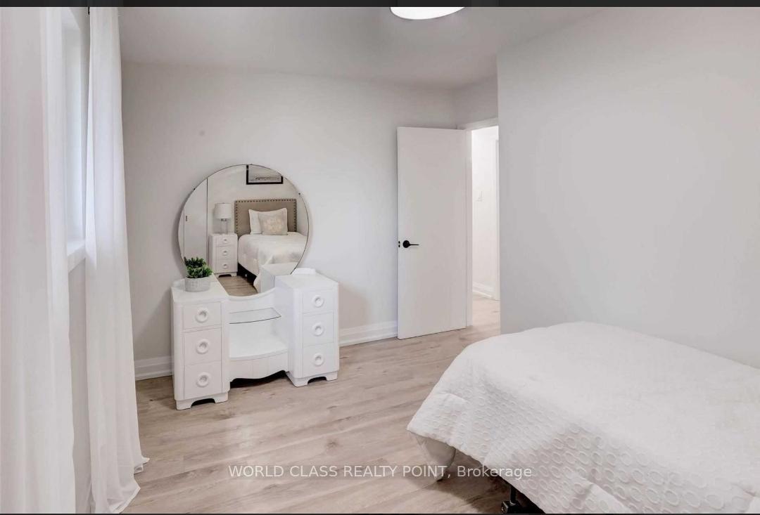 Photo 10 of 31 Grove Park Crescent, North York, Don Valley Village — HOMEH