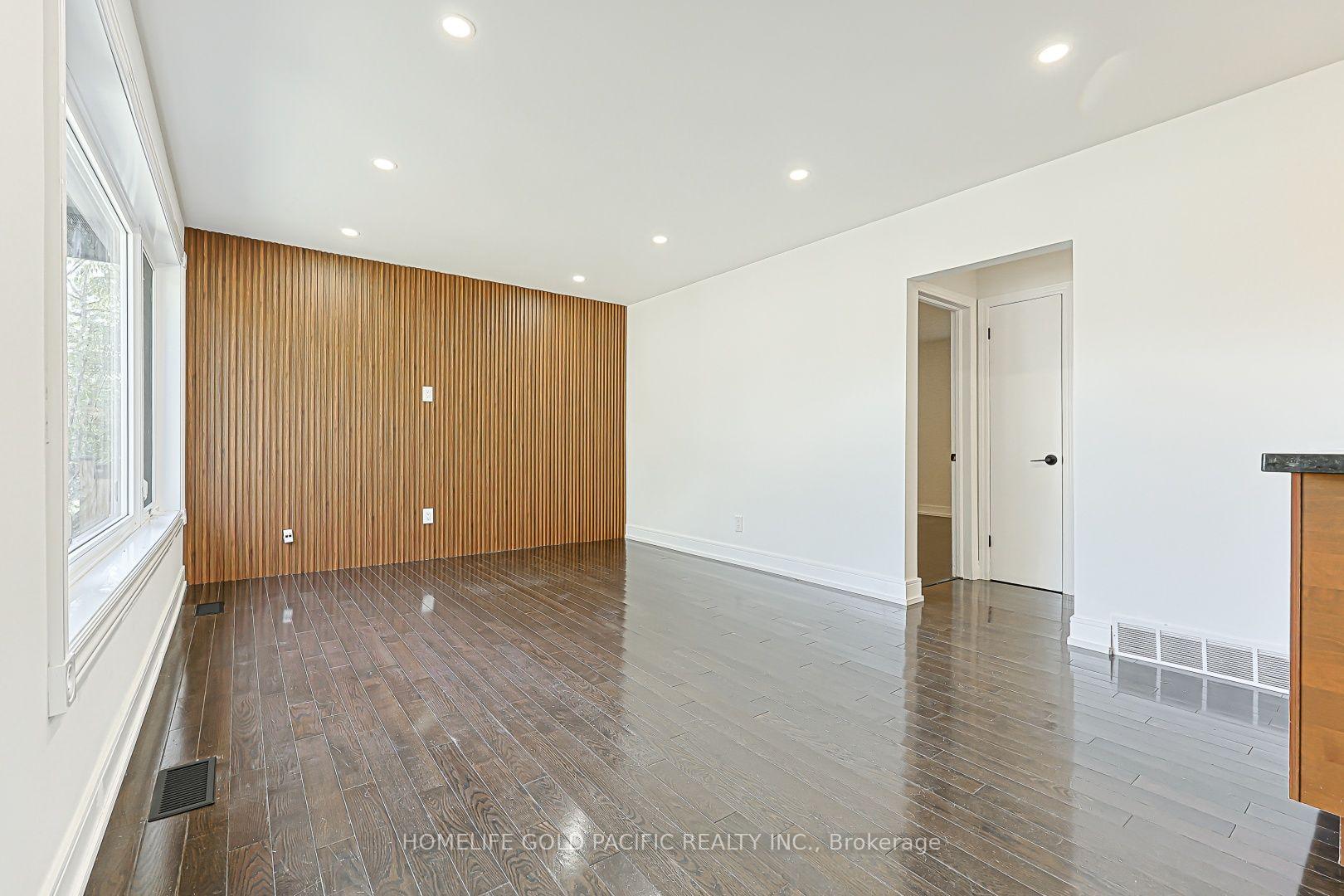 Photo 3 of 314 Wenlock Avenue, Richmond Hill, Harding — HOMEH
