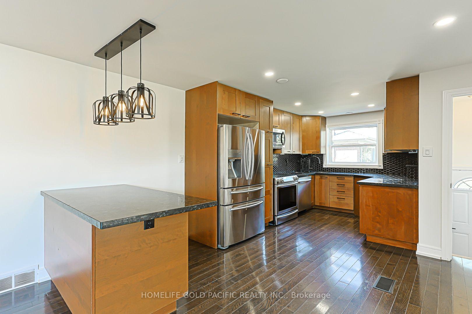 Photo 6 of 314 Wenlock Avenue, Richmond Hill, Harding — HOMEH