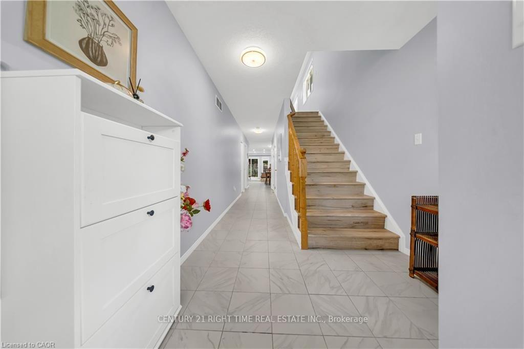 Photo 4 of 425 Speckled Alder Street, Waterloo, Erbsville/Laurelwood — HOMEH