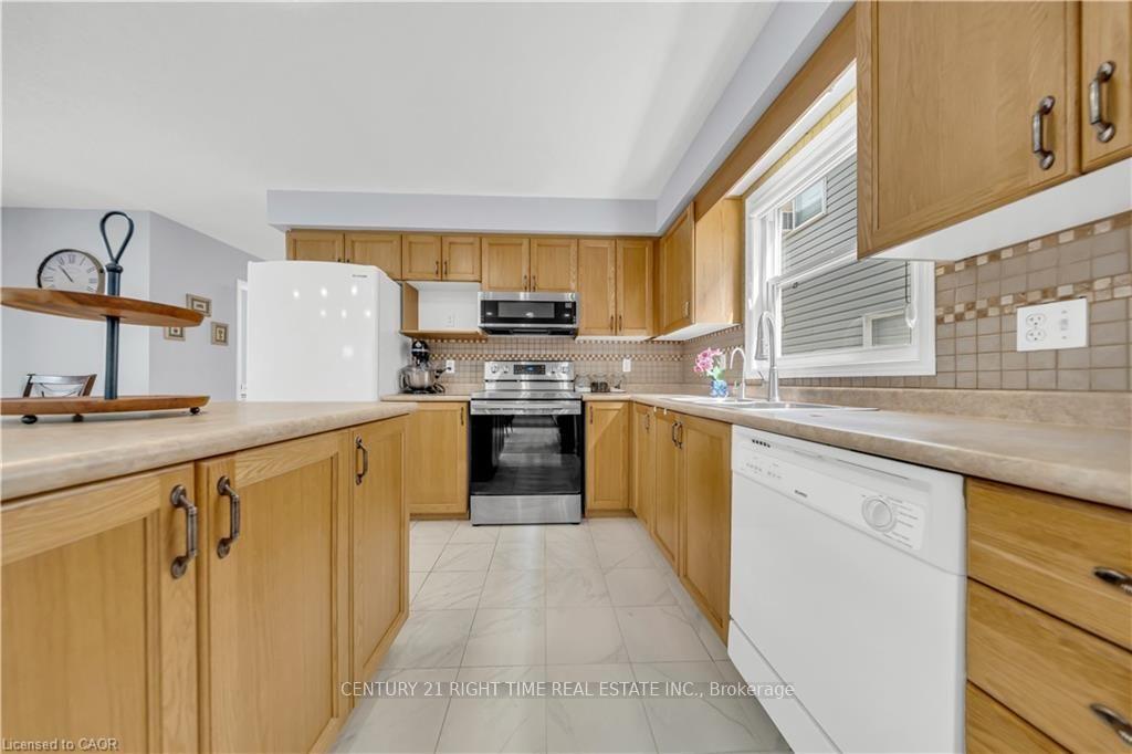 Photo 11 of 425 Speckled Alder Street, Waterloo, Erbsville/Laurelwood — HOMEH