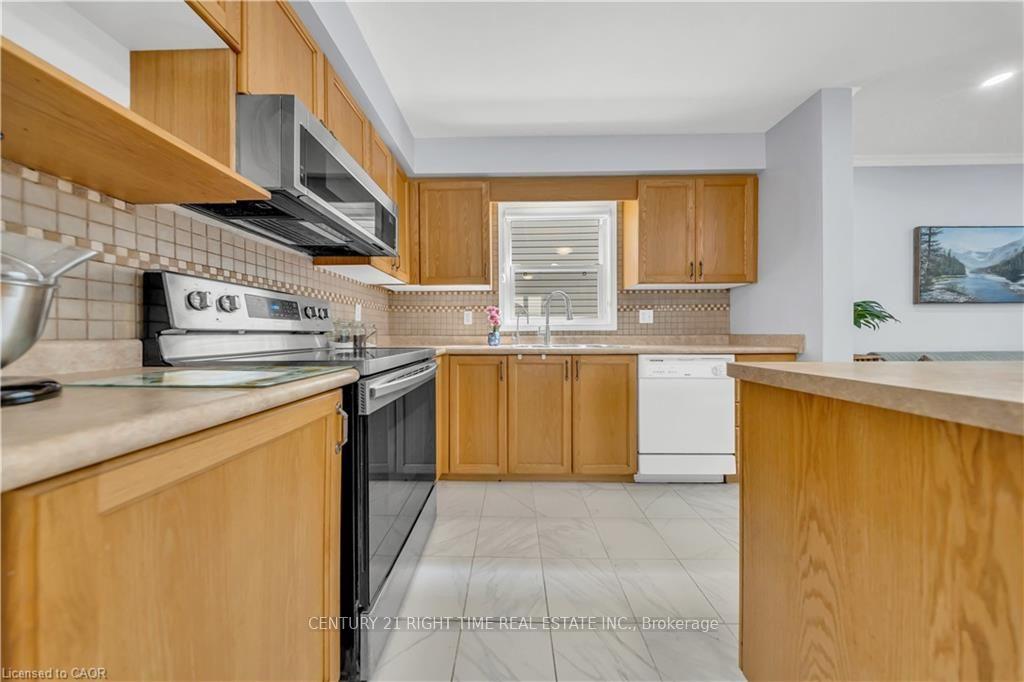 Photo 12 of 425 Speckled Alder Street, Waterloo, Erbsville/Laurelwood — HOMEH