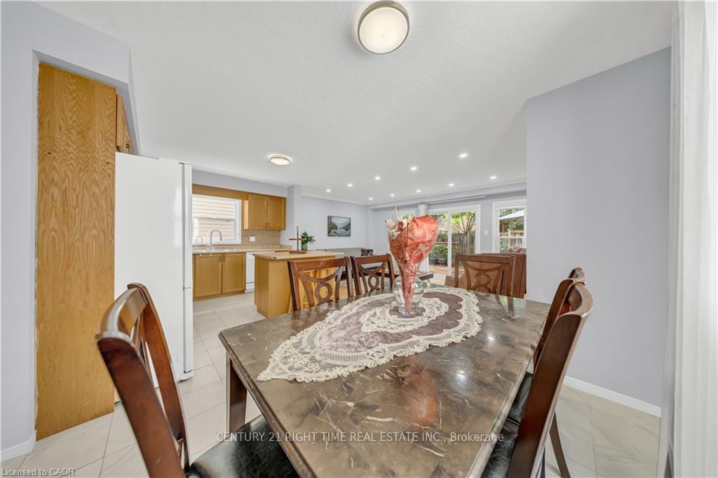 Photo 17 of 425 Speckled Alder Street, Waterloo, Erbsville/Laurelwood — HOMEH