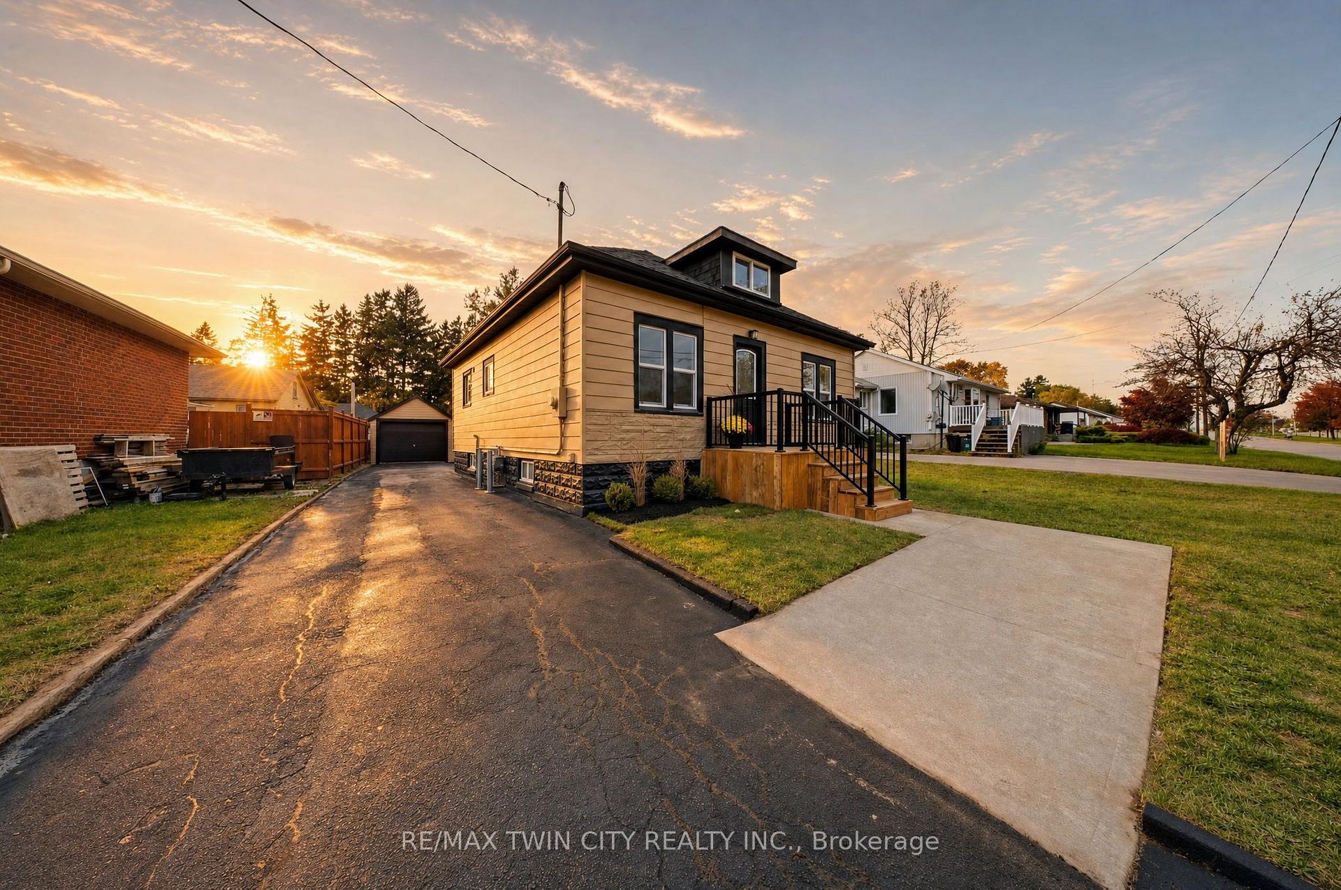Photo 2 of 24 Park Road N, Brantford, Echo Place — HOMEH