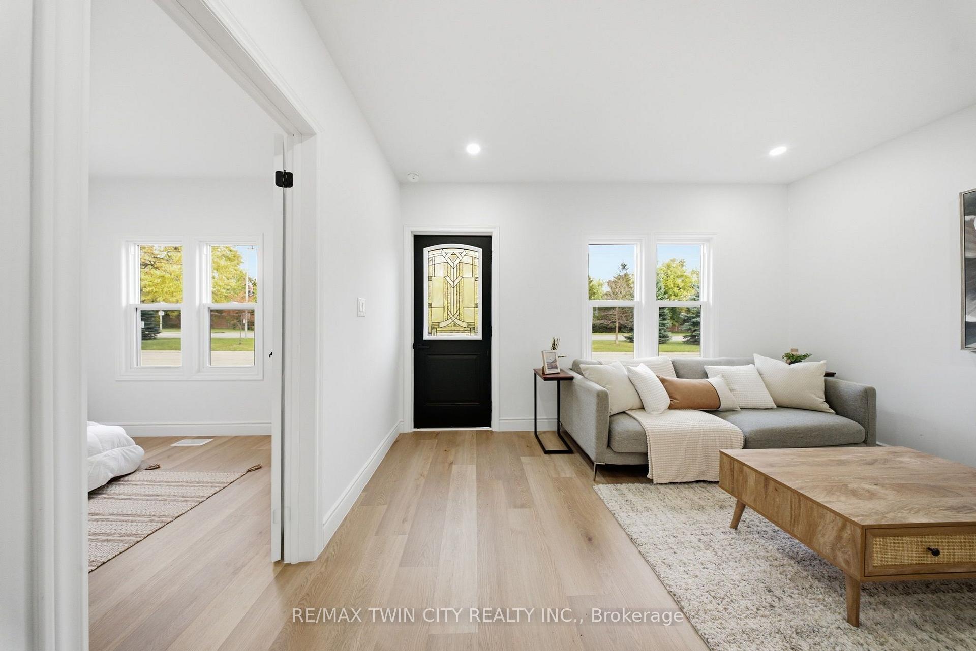 Photo 5 of 24 Park Road N, Brantford, Echo Place — HOMEH