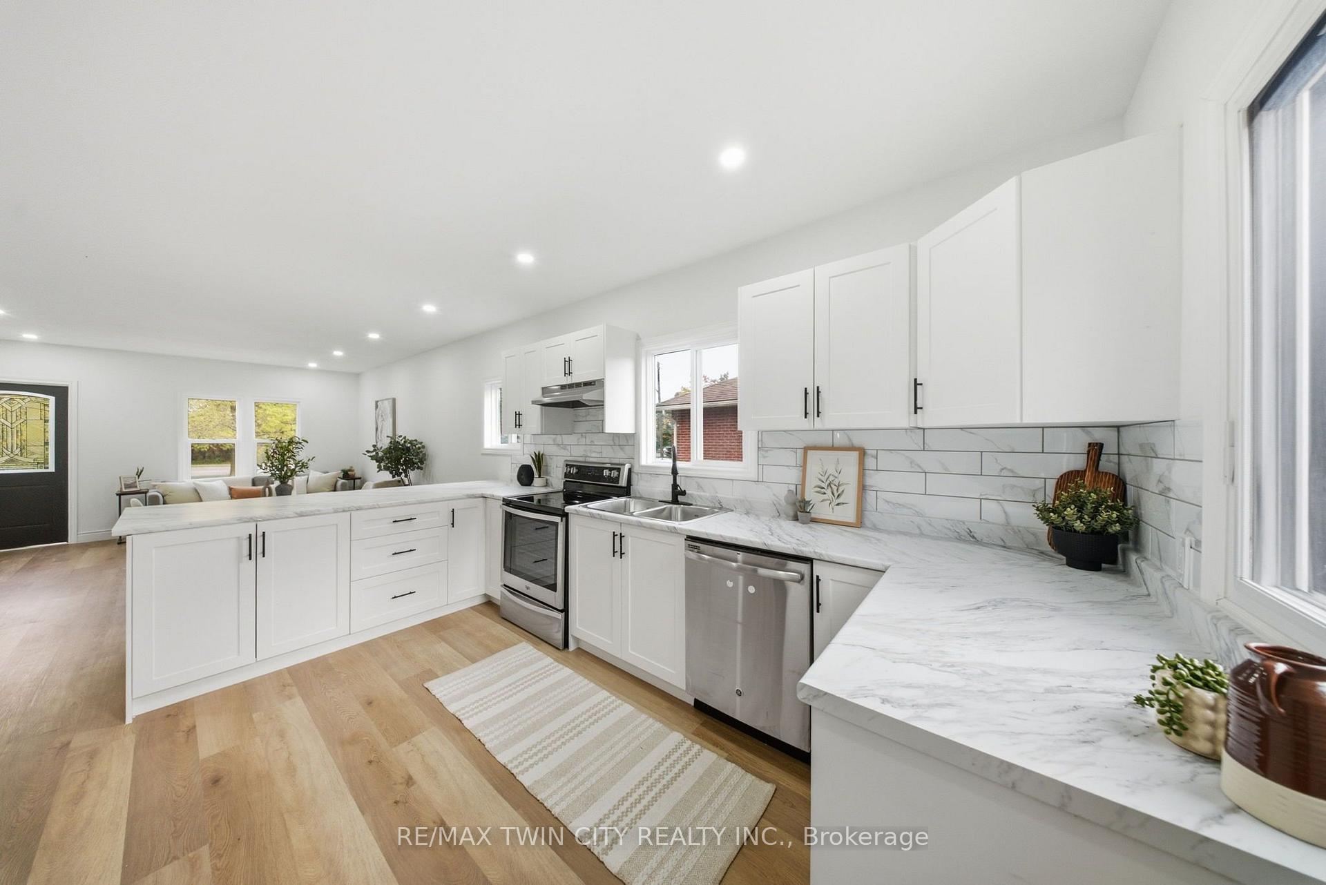 Photo 14 of 24 Park Road N, Brantford, Echo Place — HOMEH