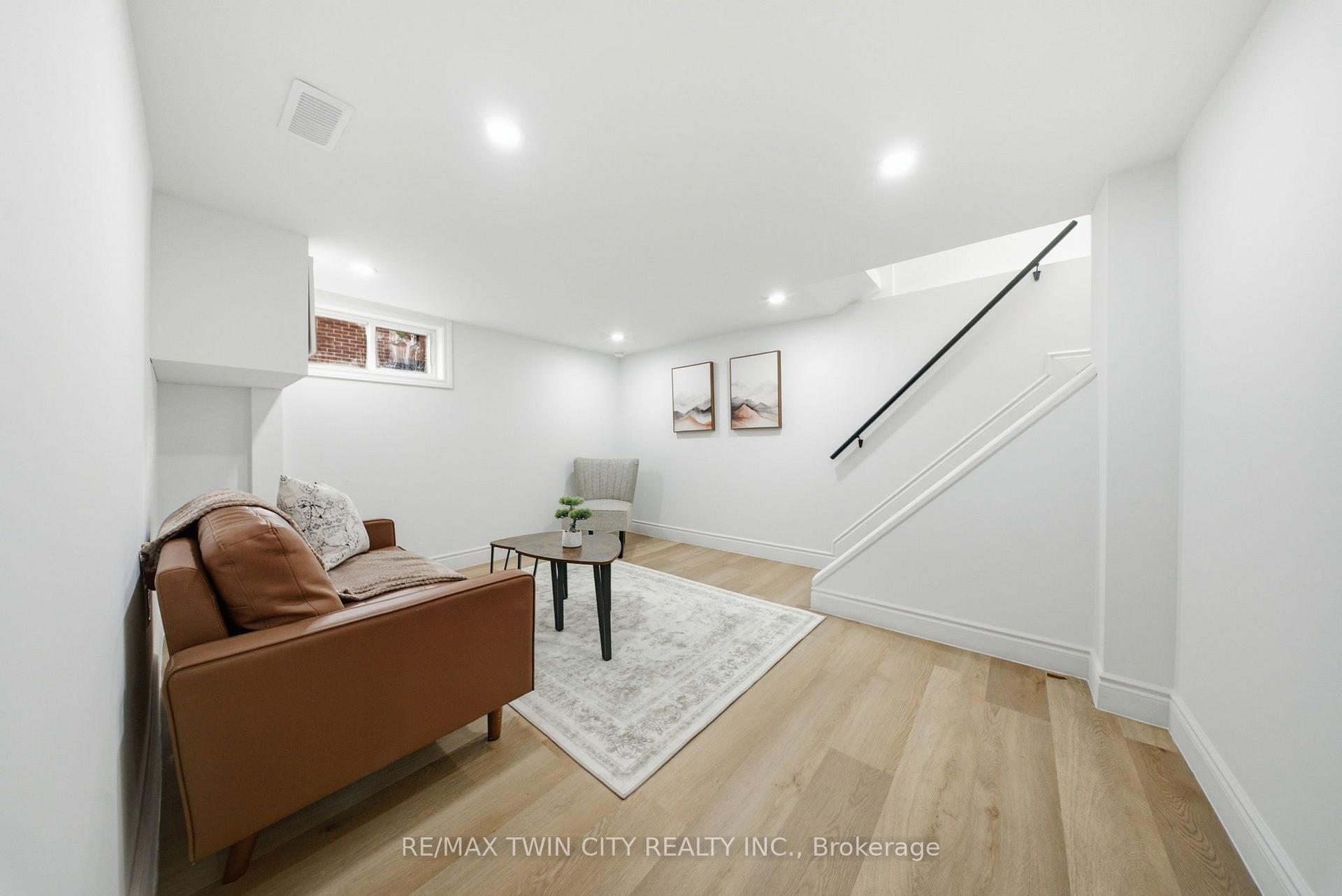 Photo 22 of 24 Park Road N, Brantford, Echo Place — HOMEH