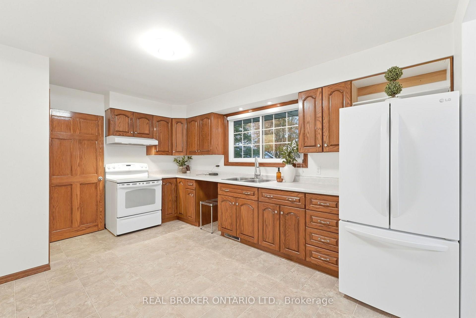 Photo 9 of 7 Edward Street, Perth East, Milverton — HOMEH
