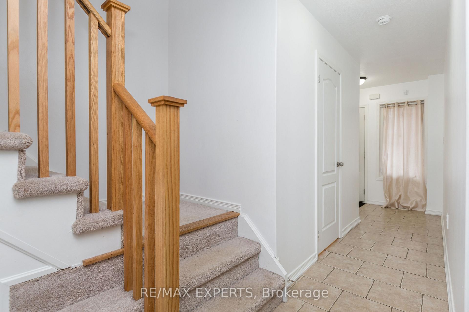 Photo 4 of Unit 11, 75 Prince William Way, Barrie, Innis-Shore — HOMEH