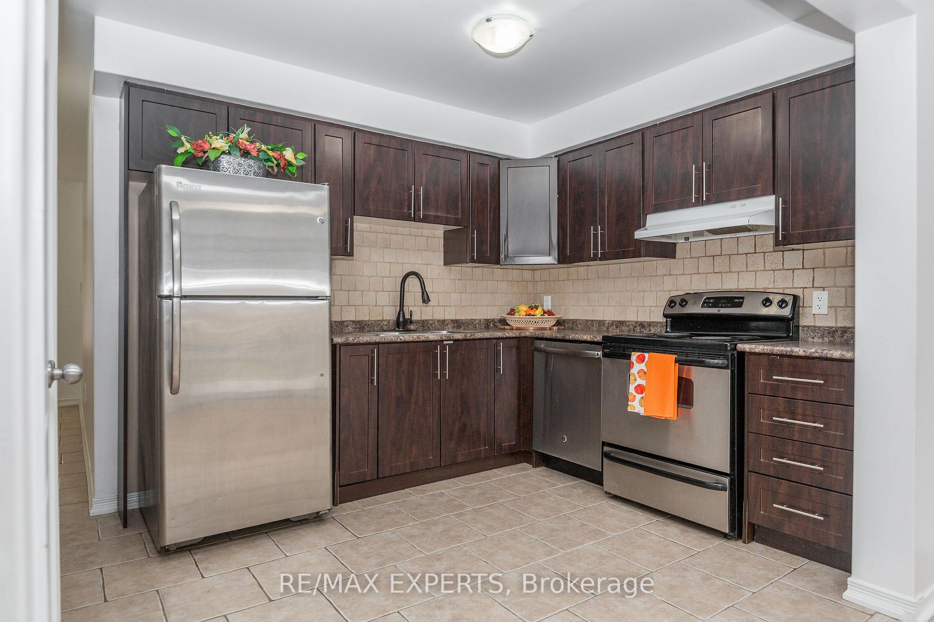 Photo 5 of Unit 11, 75 Prince William Way, Barrie, Innis-Shore — HOMEH