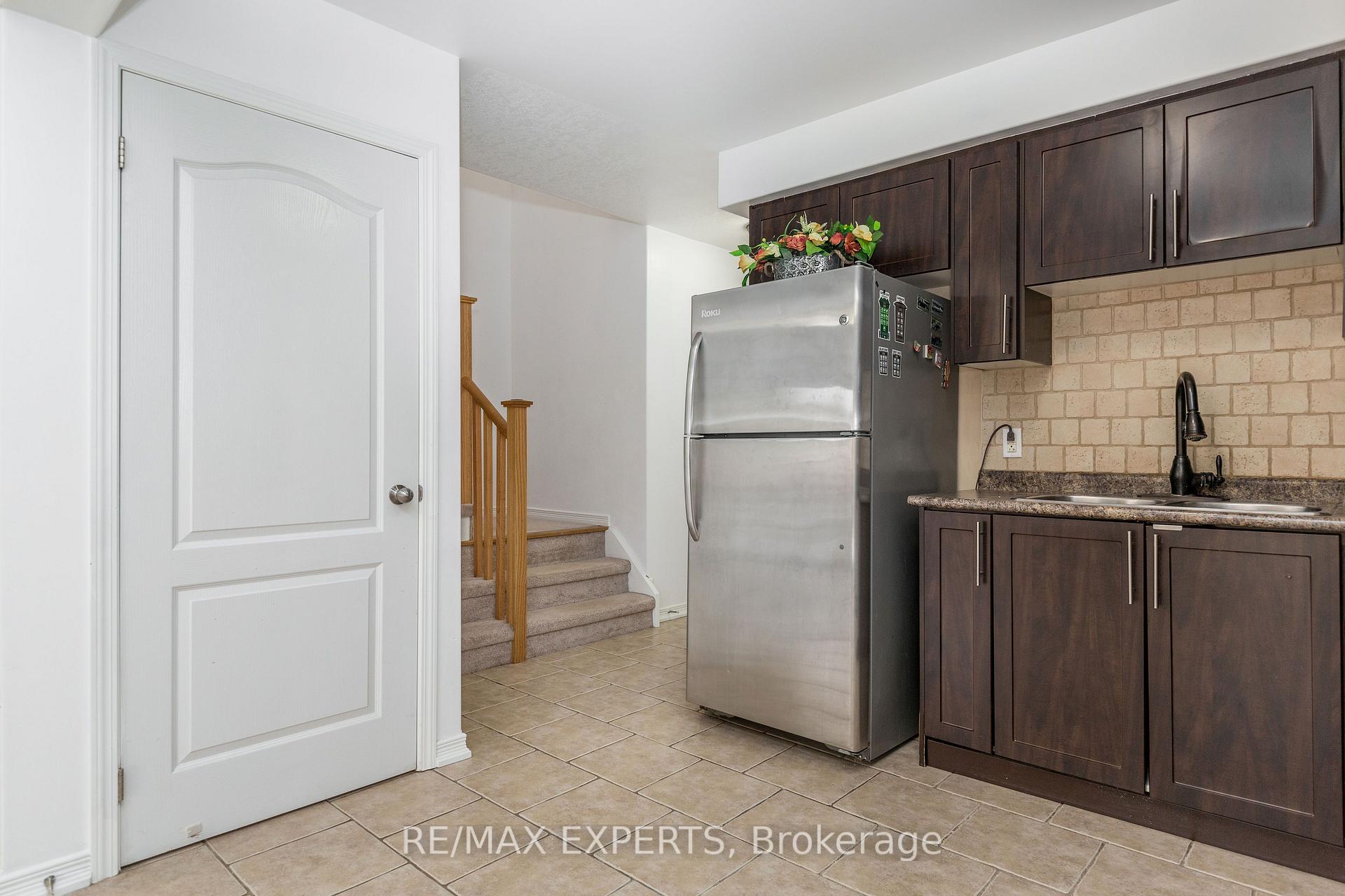 Photo 8 of Unit 11, 75 Prince William Way, Barrie, Innis-Shore — HOMEH