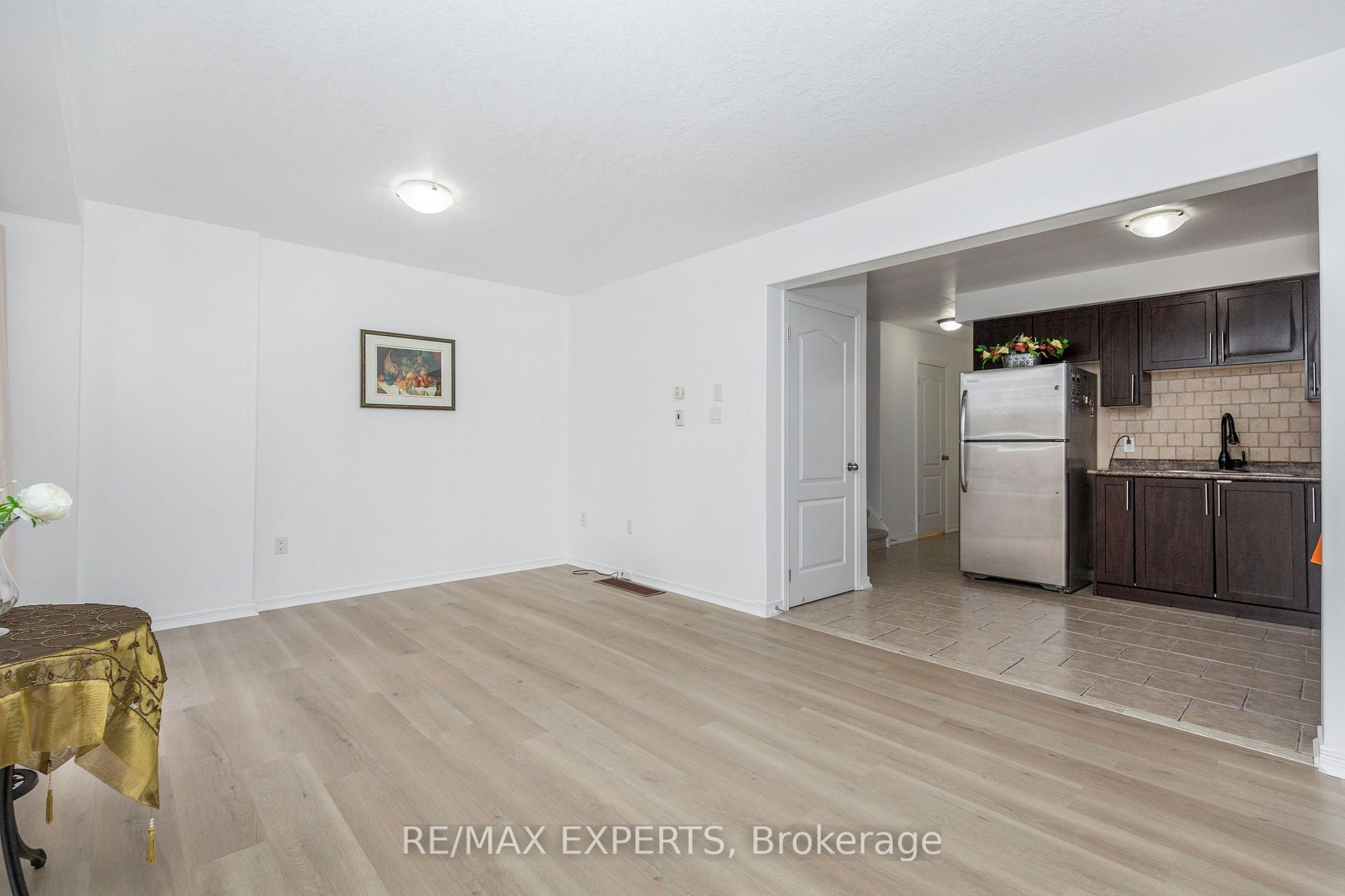 Photo 12 of Unit 11, 75 Prince William Way, Barrie, Innis-Shore — HOMEH