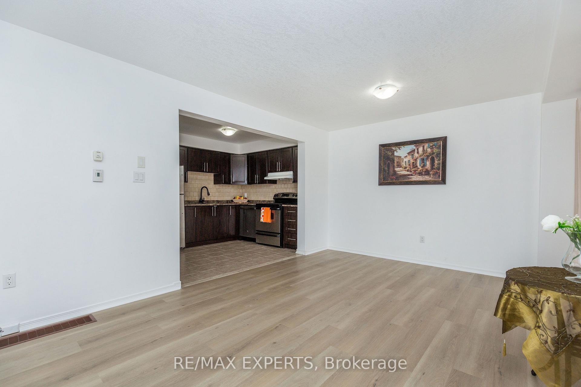 Photo 13 of Unit 11, 75 Prince William Way, Barrie, Innis-Shore — HOMEH