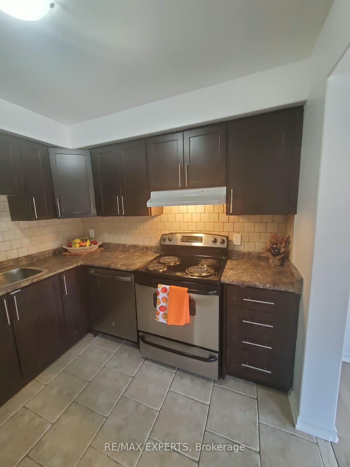 Photo 11 of Unit 11, 75 Prince William Way, Barrie, Innis-Shore — HOMEH