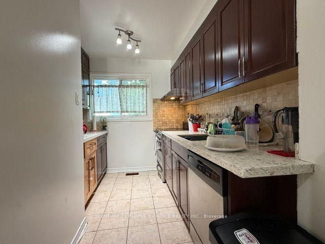 Photo 9 of 10 Juliana Square, Brampton, Northgate — HOMEH