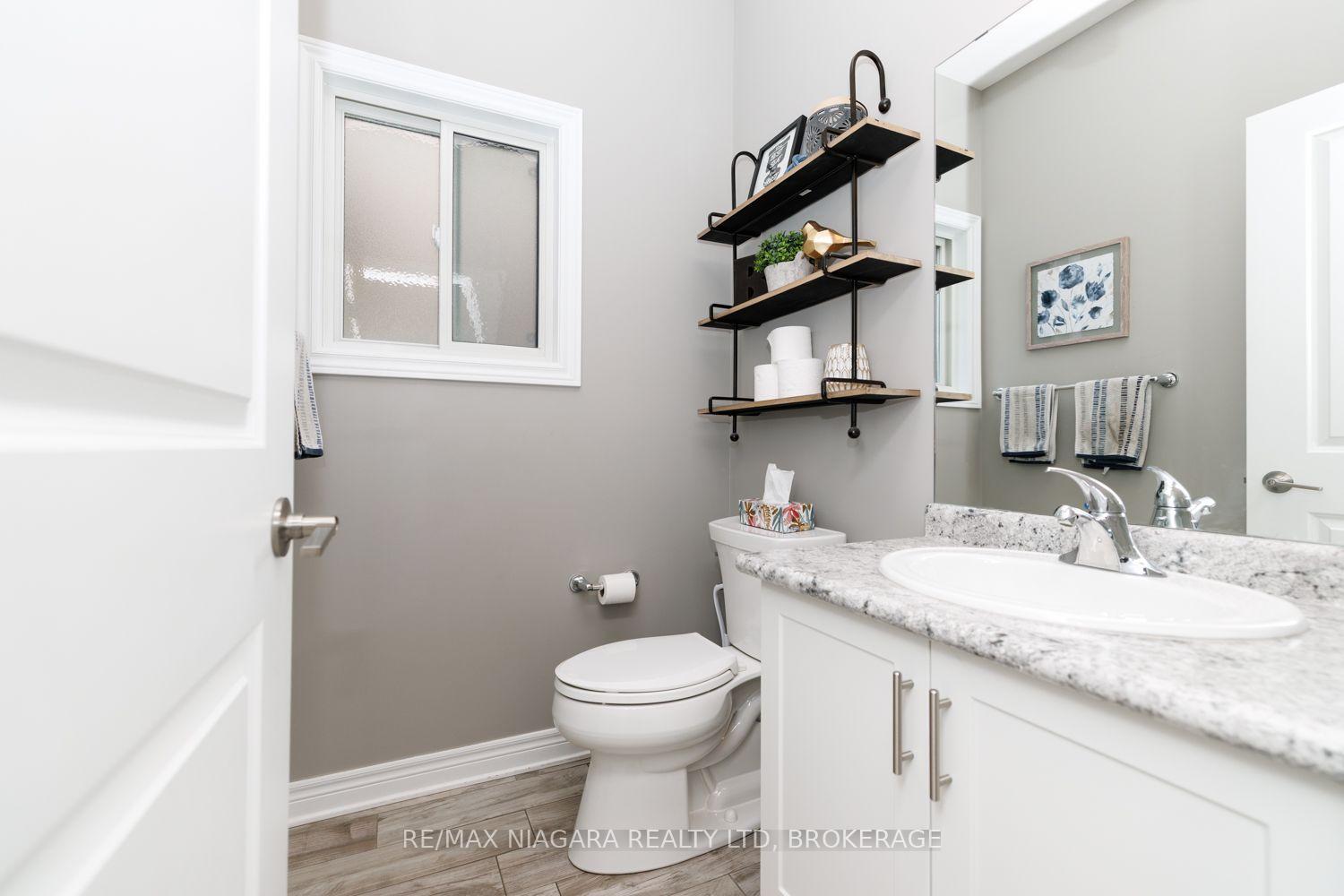 Photo 8 of 6 Bergenstein Crescent, Pelham, Fonthill — HOMEH