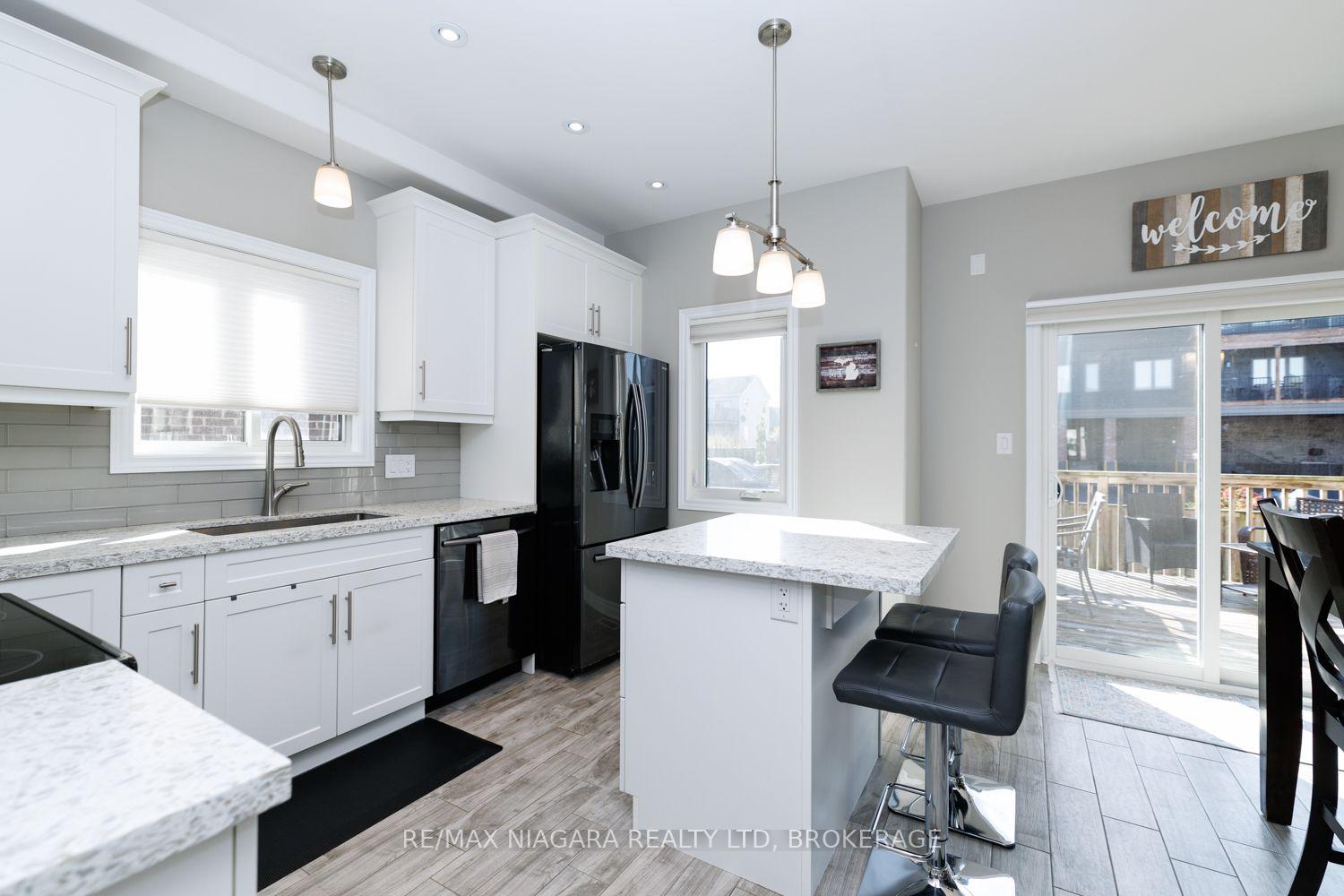 Photo 10 of 6 Bergenstein Crescent, Pelham, Fonthill — HOMEH
