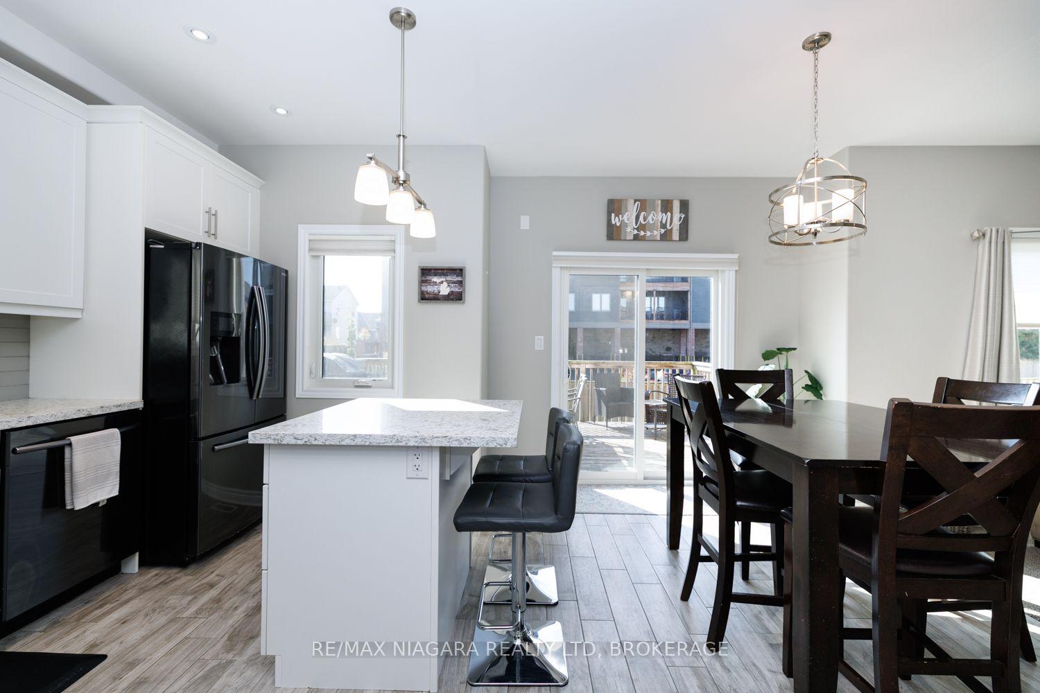 Photo 11 of 6 Bergenstein Crescent, Pelham, Fonthill — HOMEH