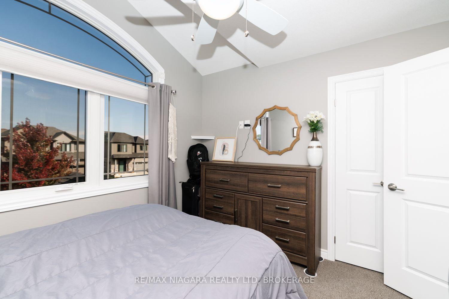 Photo 21 of 6 Bergenstein Crescent, Pelham, Fonthill — HOMEH