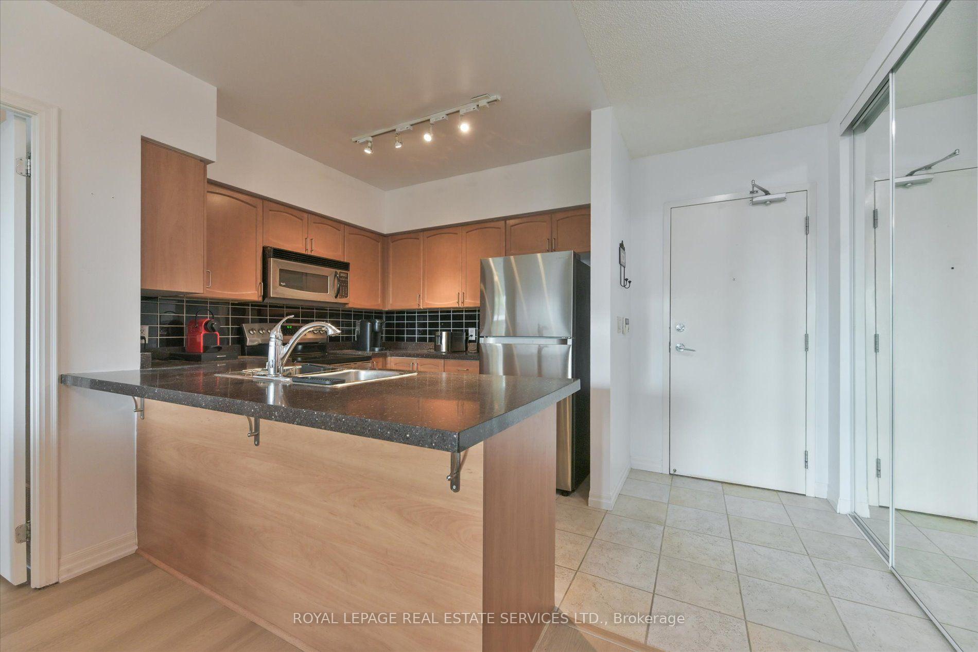Photo of Unit 305, 38 Fontenay Court
