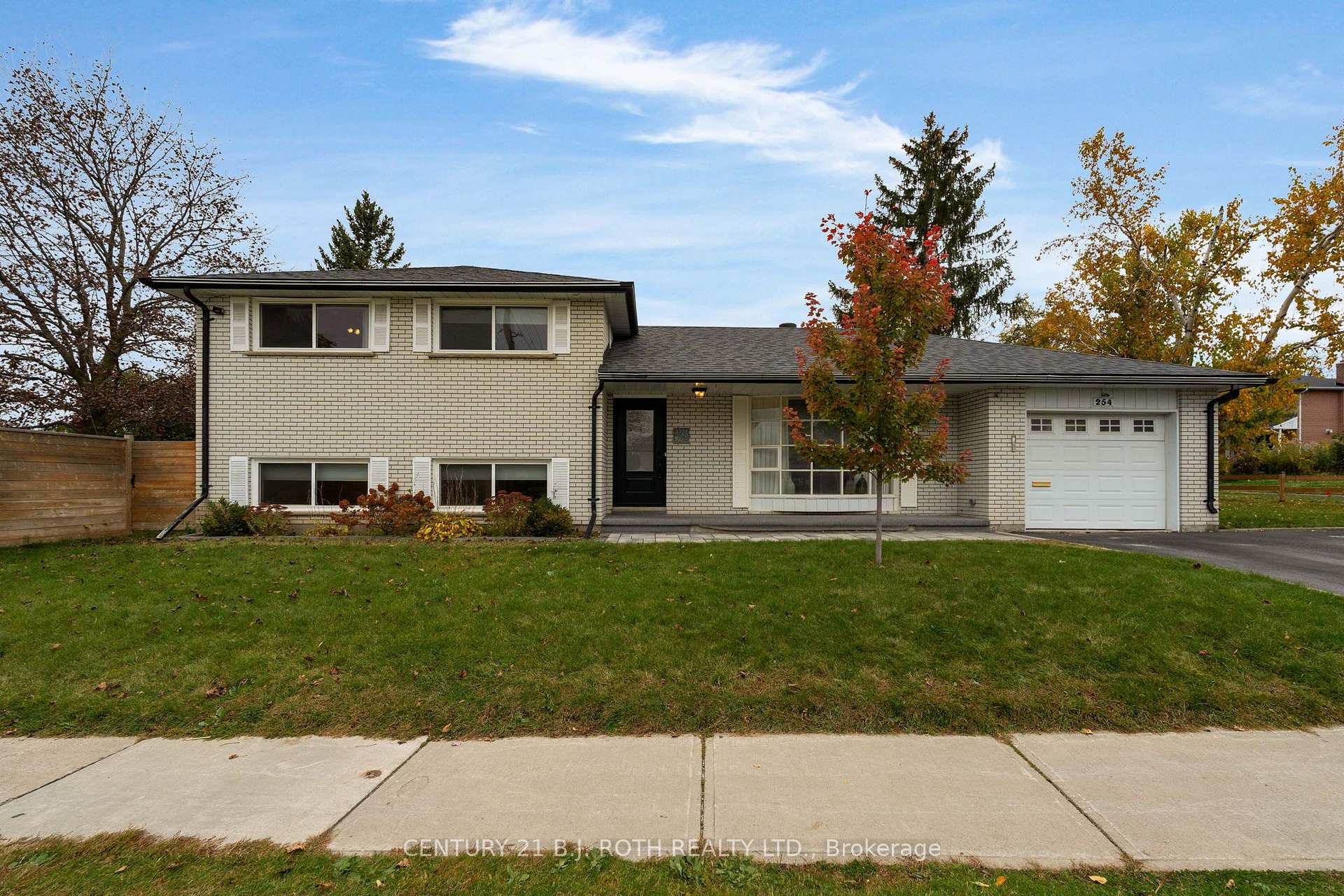 Photo 1 of 254 Grove Street E, Barrie, Wellington — HOMEH