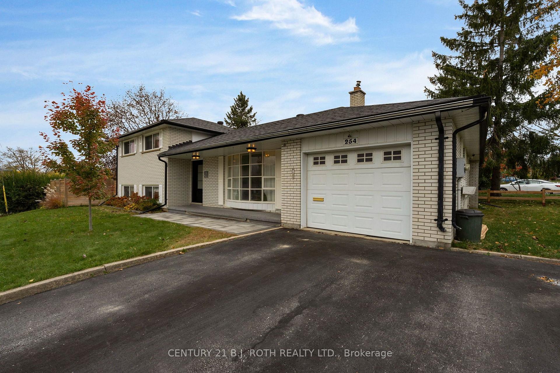 Photo 2 of 254 Grove Street E, Barrie, Wellington — HOMEH