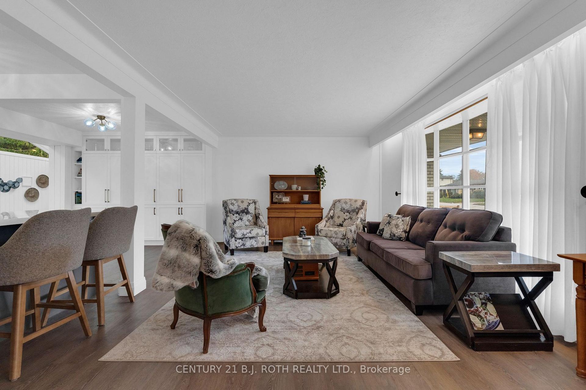 Photo 4 of 254 Grove Street E, Barrie, Wellington — HOMEH