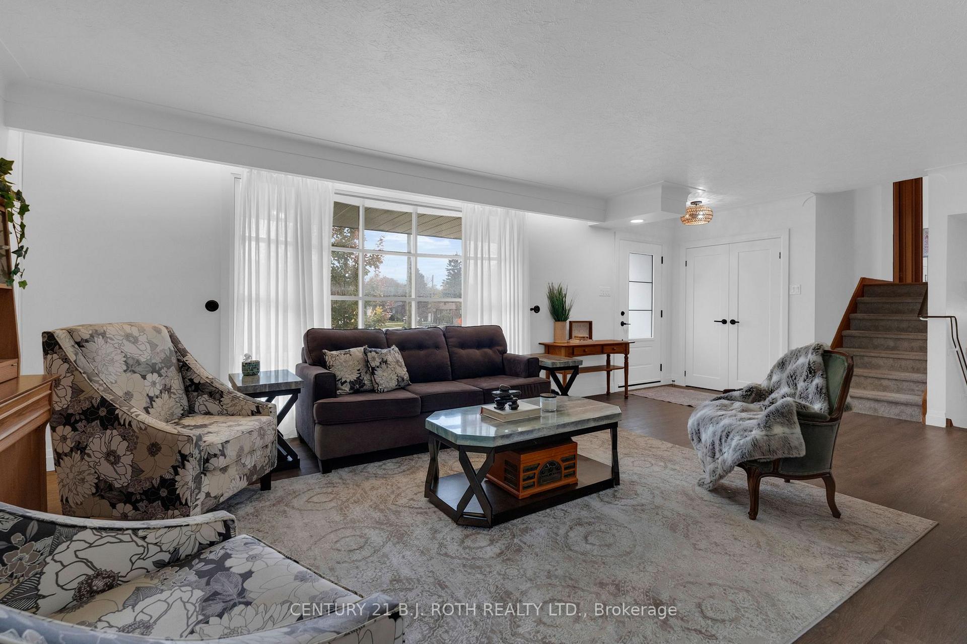 Photo 5 of 254 Grove Street E, Barrie, Wellington — HOMEH
