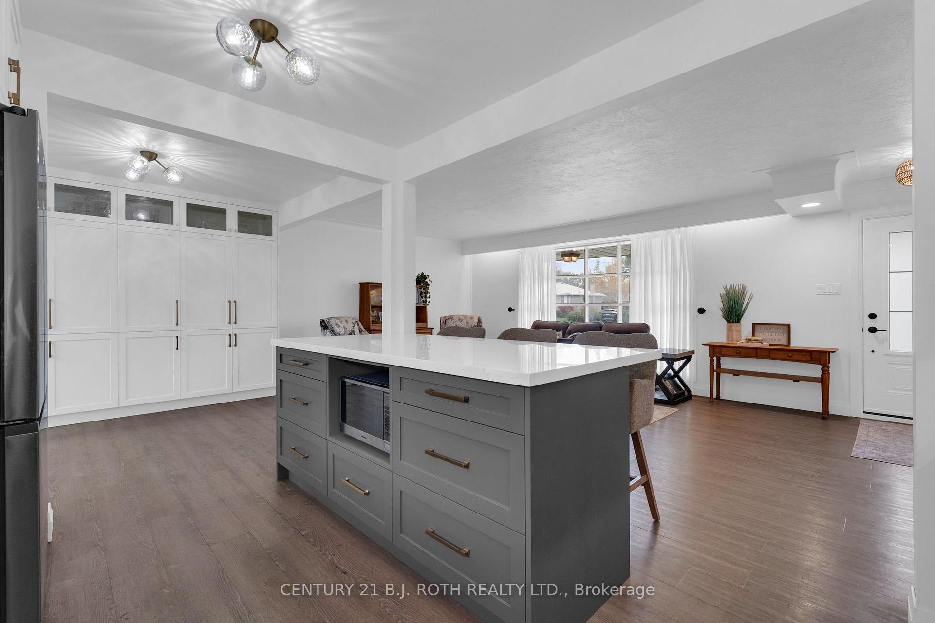 Photo 8 of 254 Grove Street E, Barrie, Wellington — HOMEH