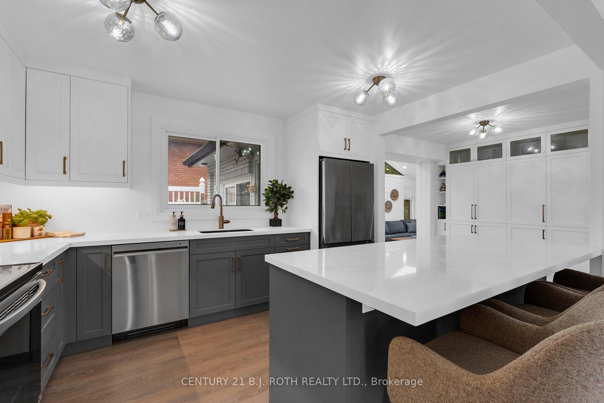 Photo 9 of 254 Grove Street E, Barrie, Wellington — HOMEH
