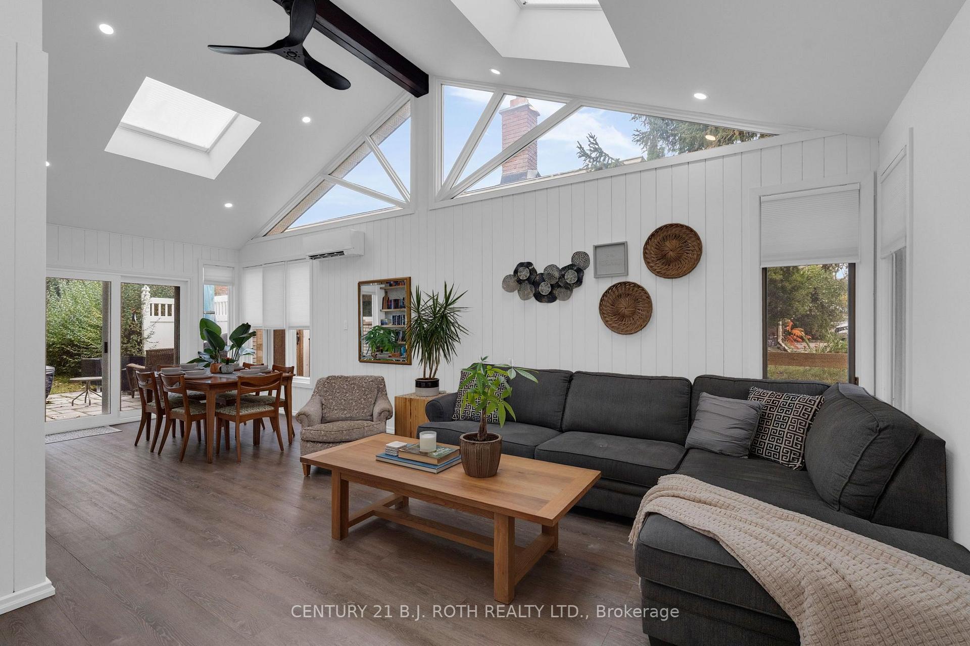 Photo 16 of 254 Grove Street E, Barrie, Wellington — HOMEH