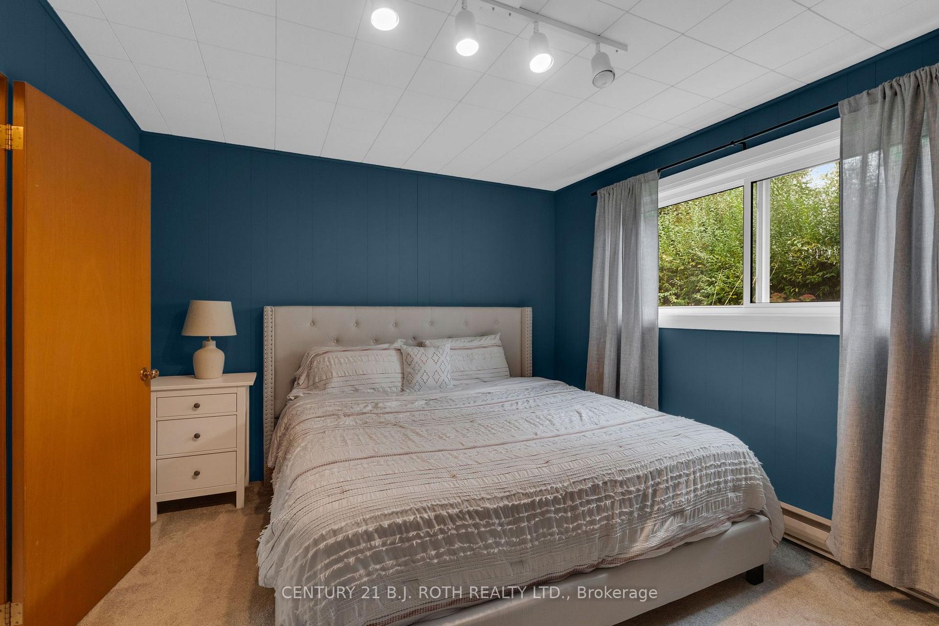Photo 19 of 254 Grove Street E, Barrie, Wellington — HOMEH