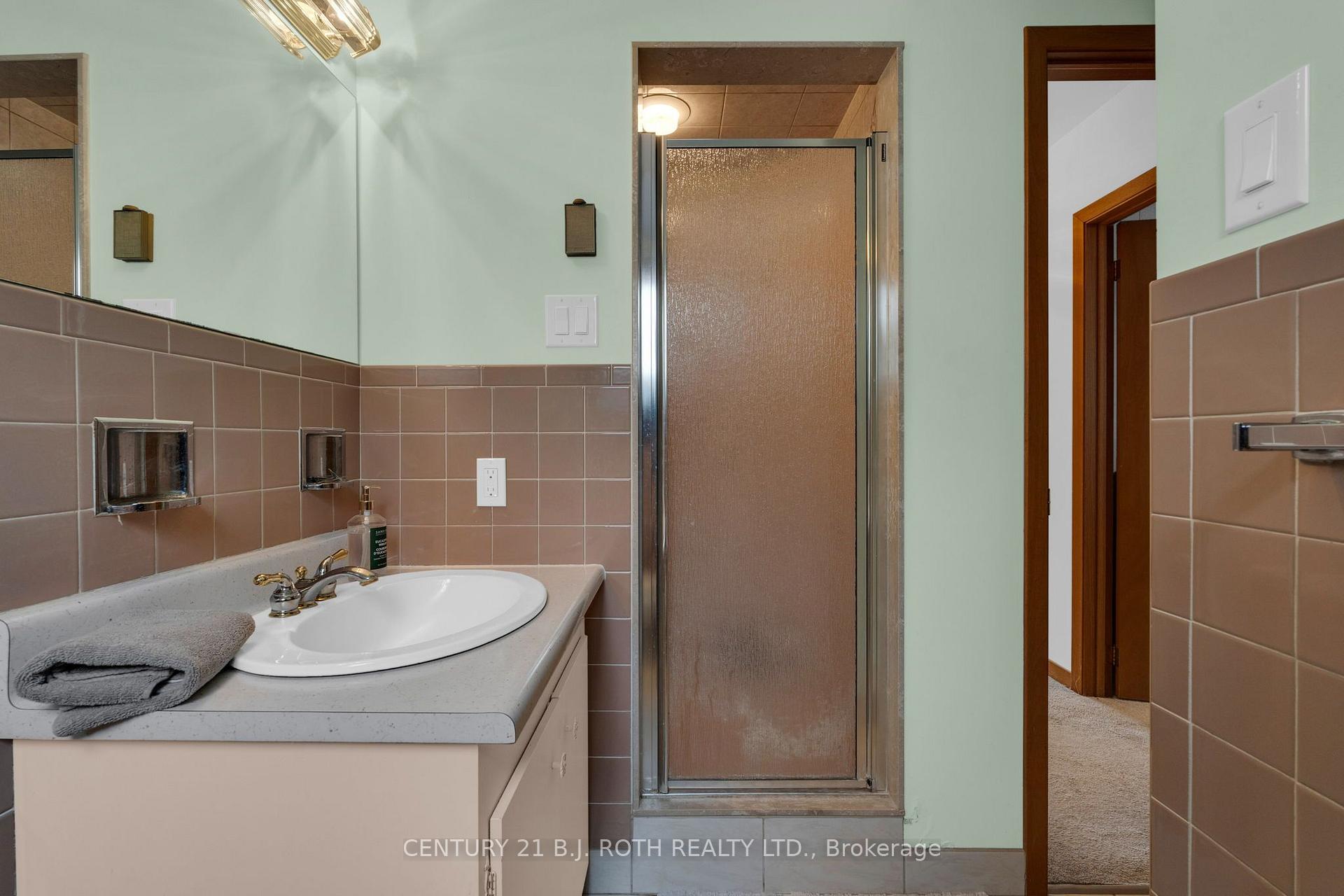 Photo 29 of 254 Grove Street E, Barrie, Wellington — HOMEH