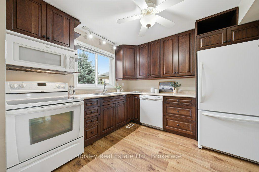 Photo 3 of Unit Unit 28, 255 Northlake Drive, Waterloo, North Lakeshore — HOMEH