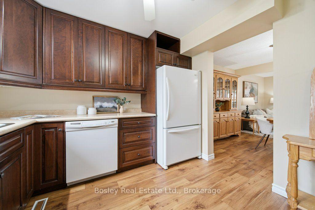 Photo 4 of Unit Unit 28, 255 Northlake Drive, Waterloo, North Lakeshore — HOMEH