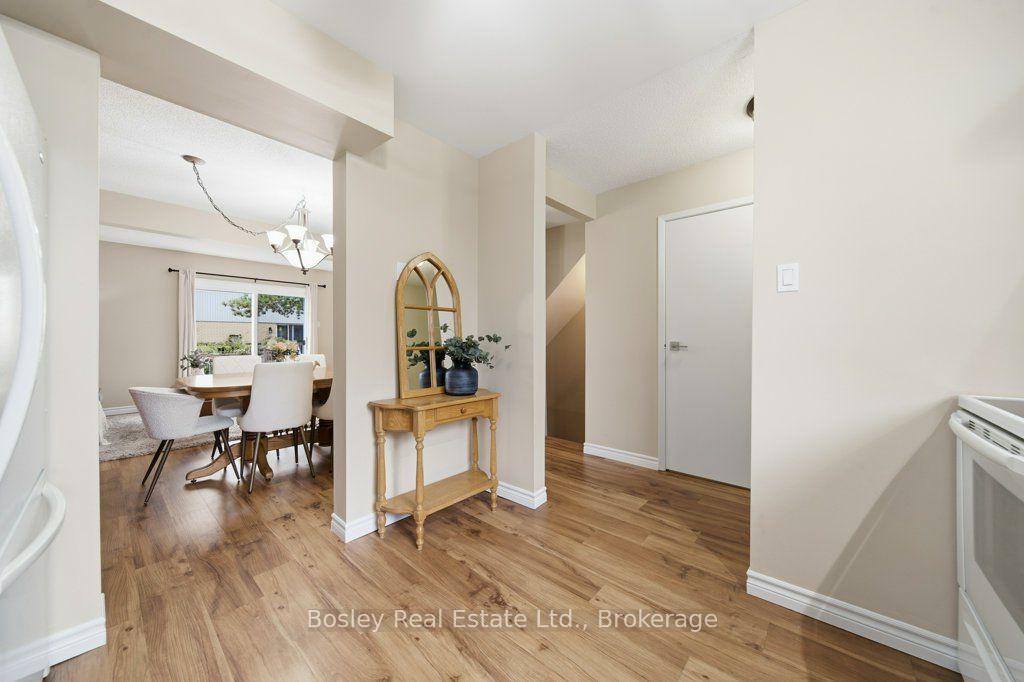 Photo 6 of Unit Unit 28, 255 Northlake Drive, Waterloo, North Lakeshore — HOMEH