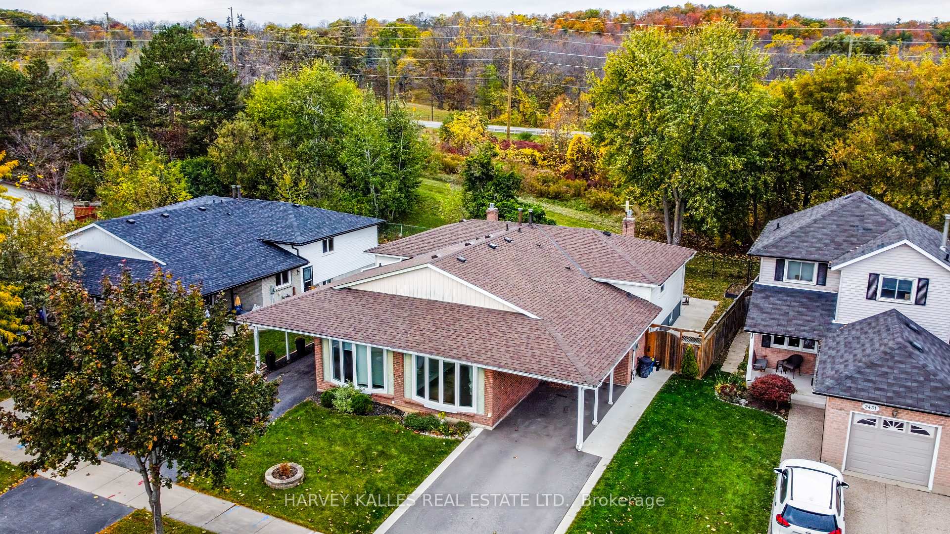 Photo 2 of 2429 Overton Drive, Burlington, Brant Hills — HOMEH
