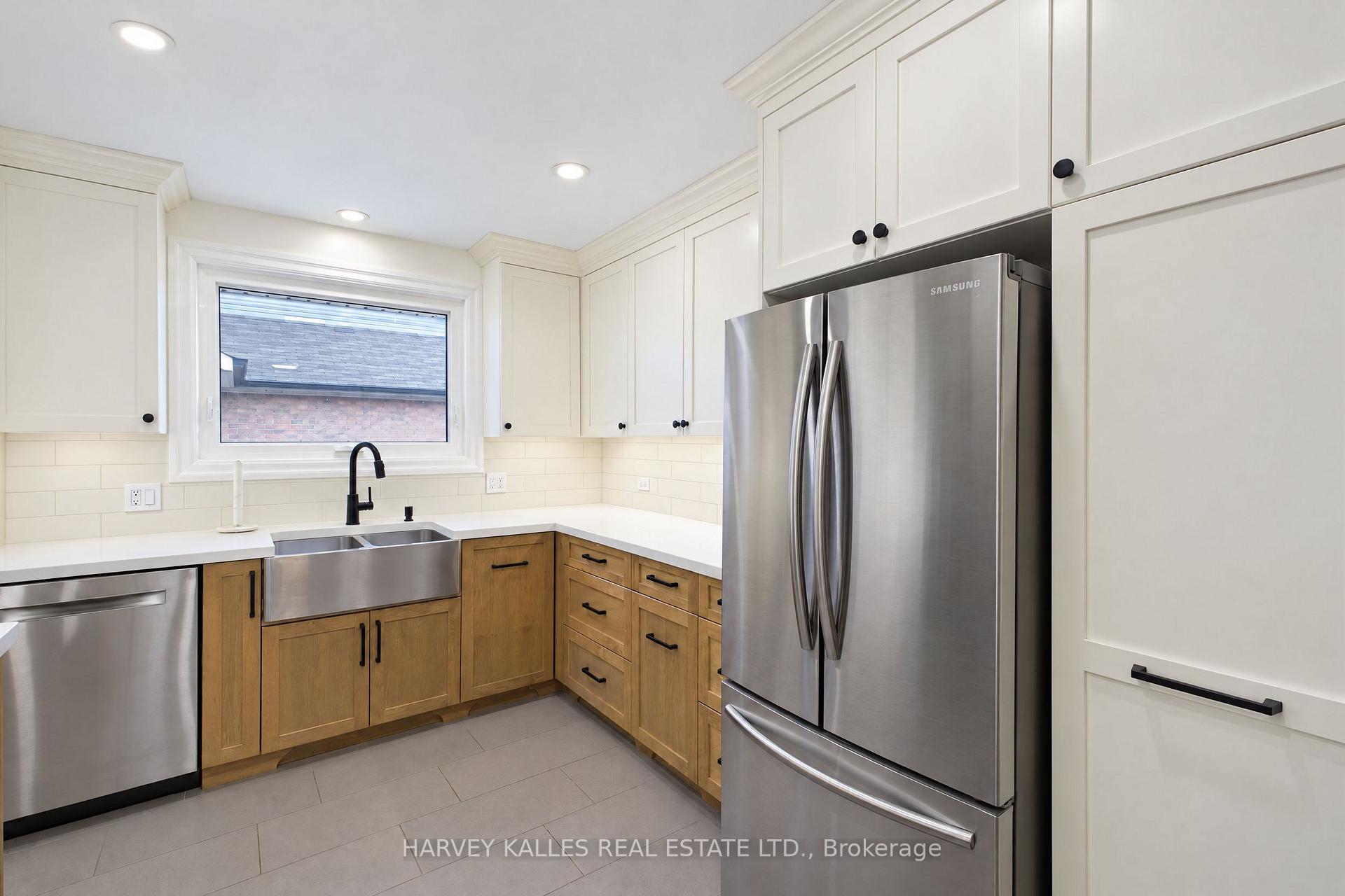 Photo 10 of 2429 Overton Drive, Burlington, Brant Hills — HOMEH