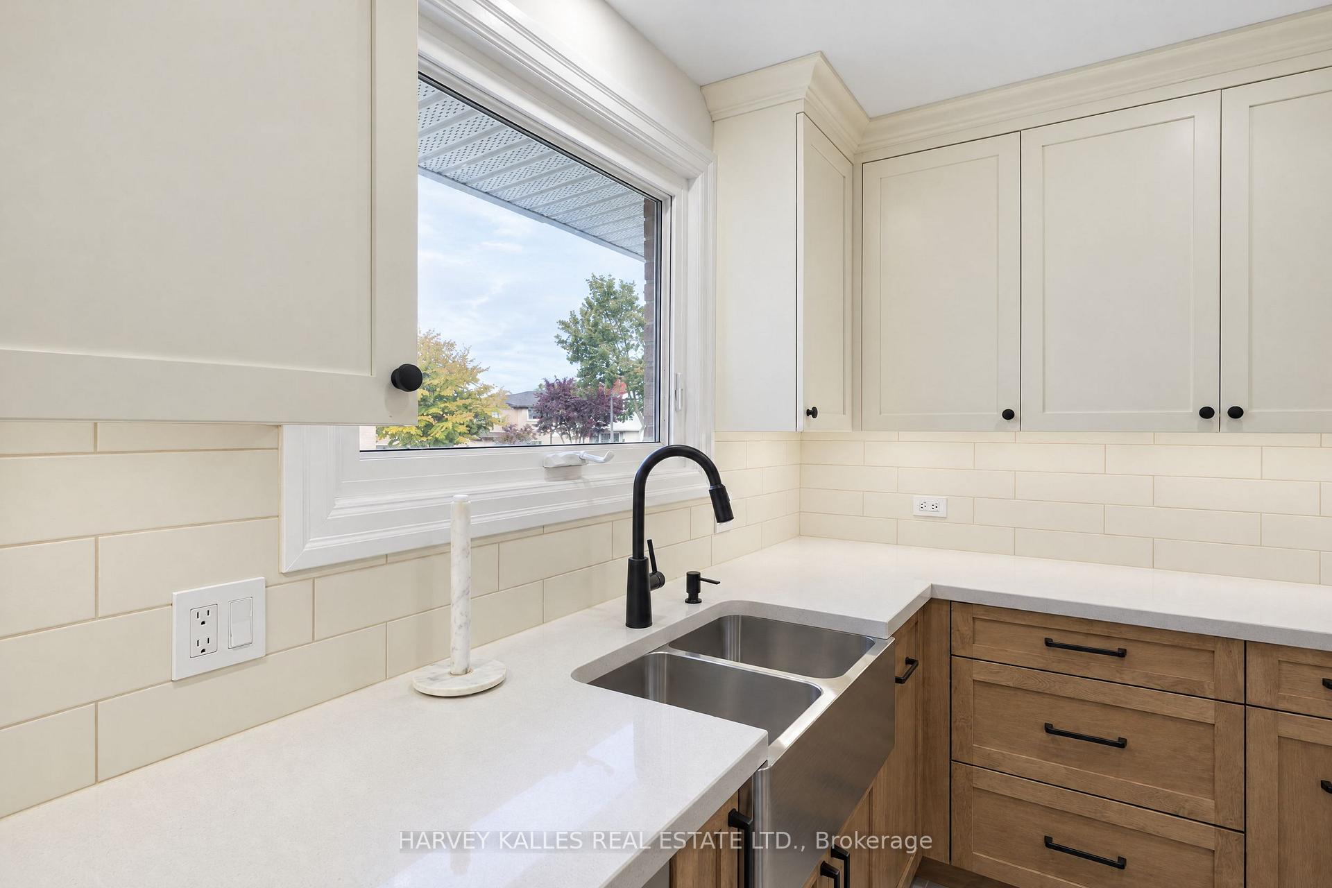 Photo 11 of 2429 Overton Drive, Burlington, Brant Hills — HOMEH