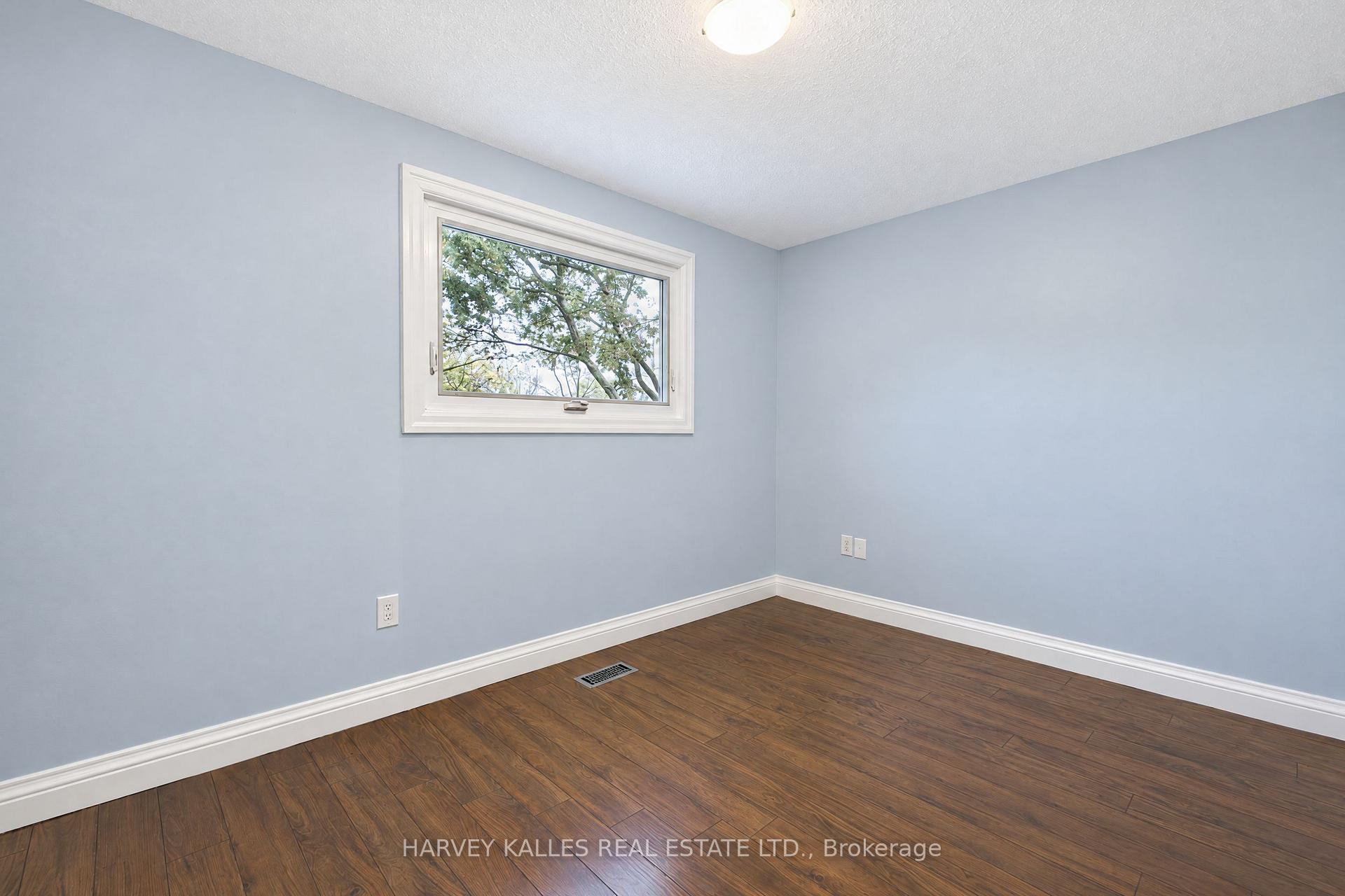 Photo 15 of 2429 Overton Drive, Burlington, Brant Hills — HOMEH