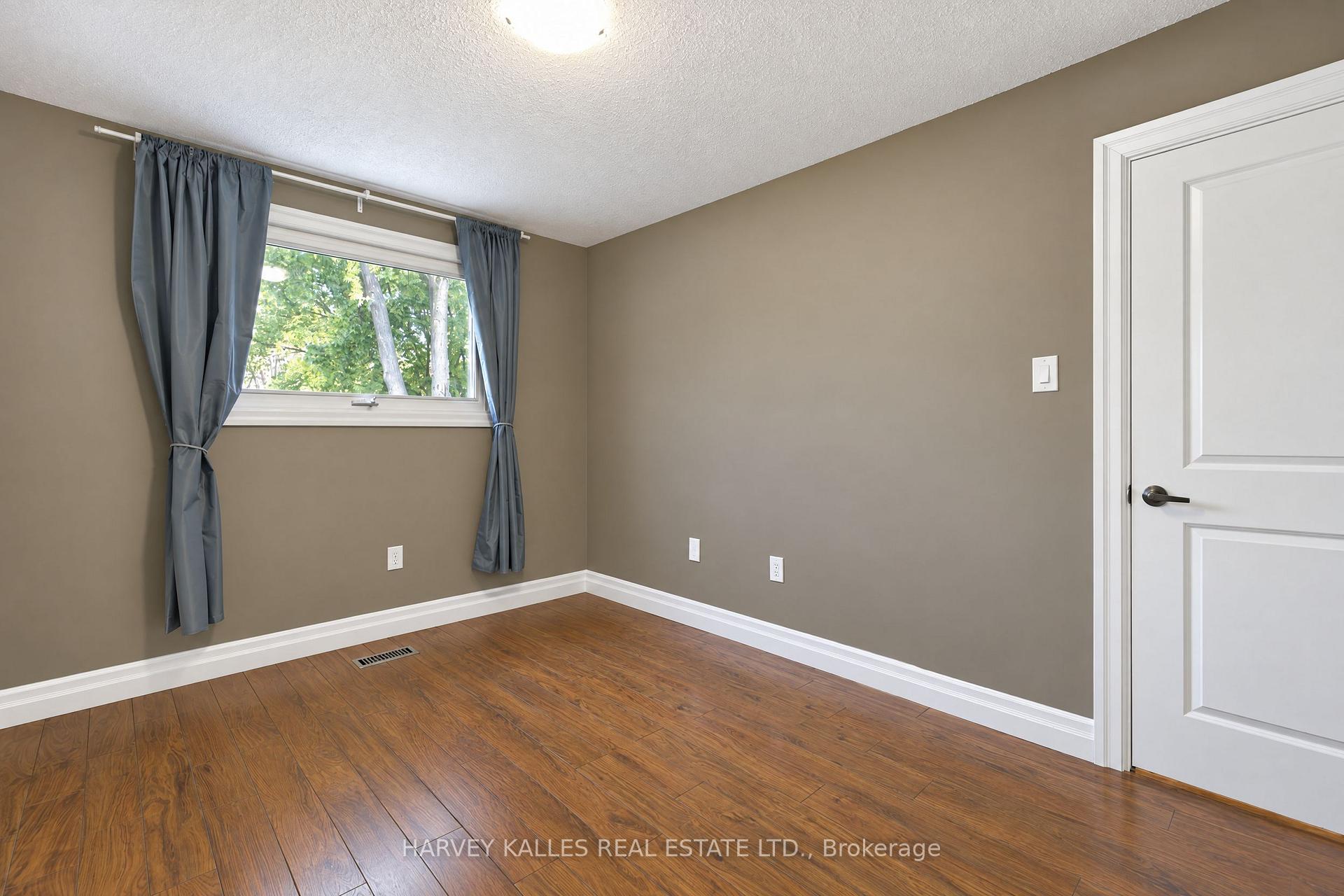 Photo 16 of 2429 Overton Drive, Burlington, Brant Hills — HOMEH