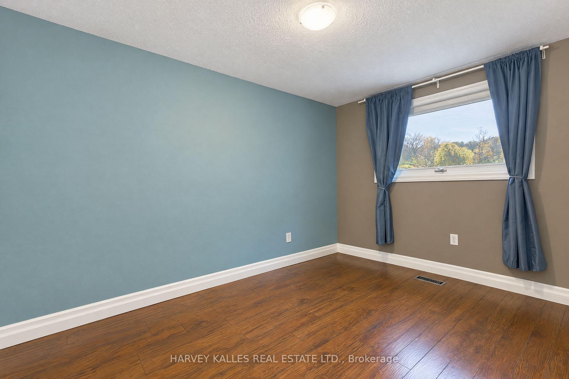 Photo 18 of 2429 Overton Drive, Burlington, Brant Hills — HOMEH