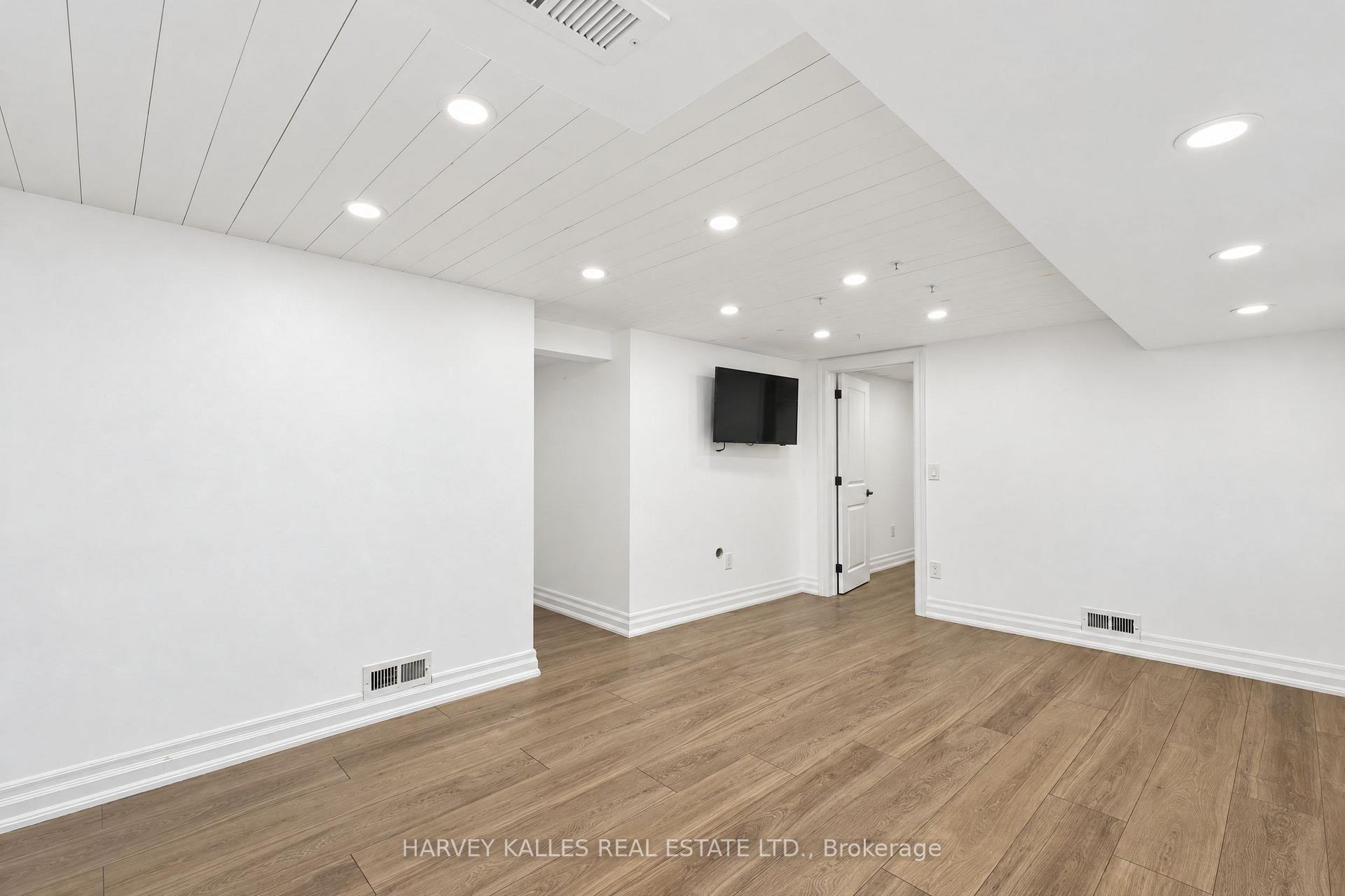 Photo 25 of 2429 Overton Drive, Burlington, Brant Hills — HOMEH