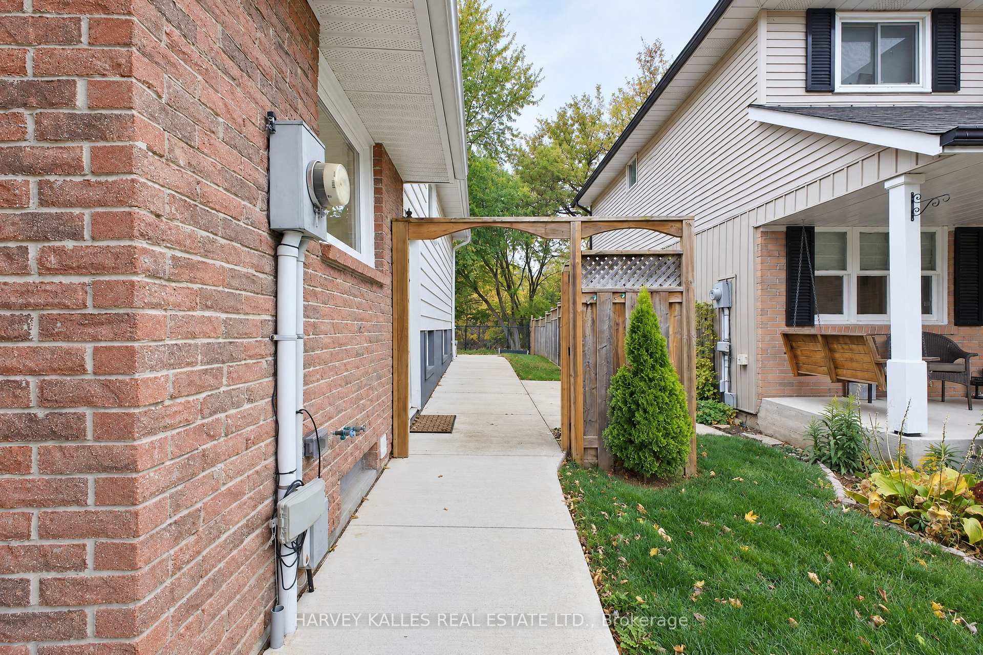 Photo 27 of 2429 Overton Drive, Burlington, Brant Hills — HOMEH