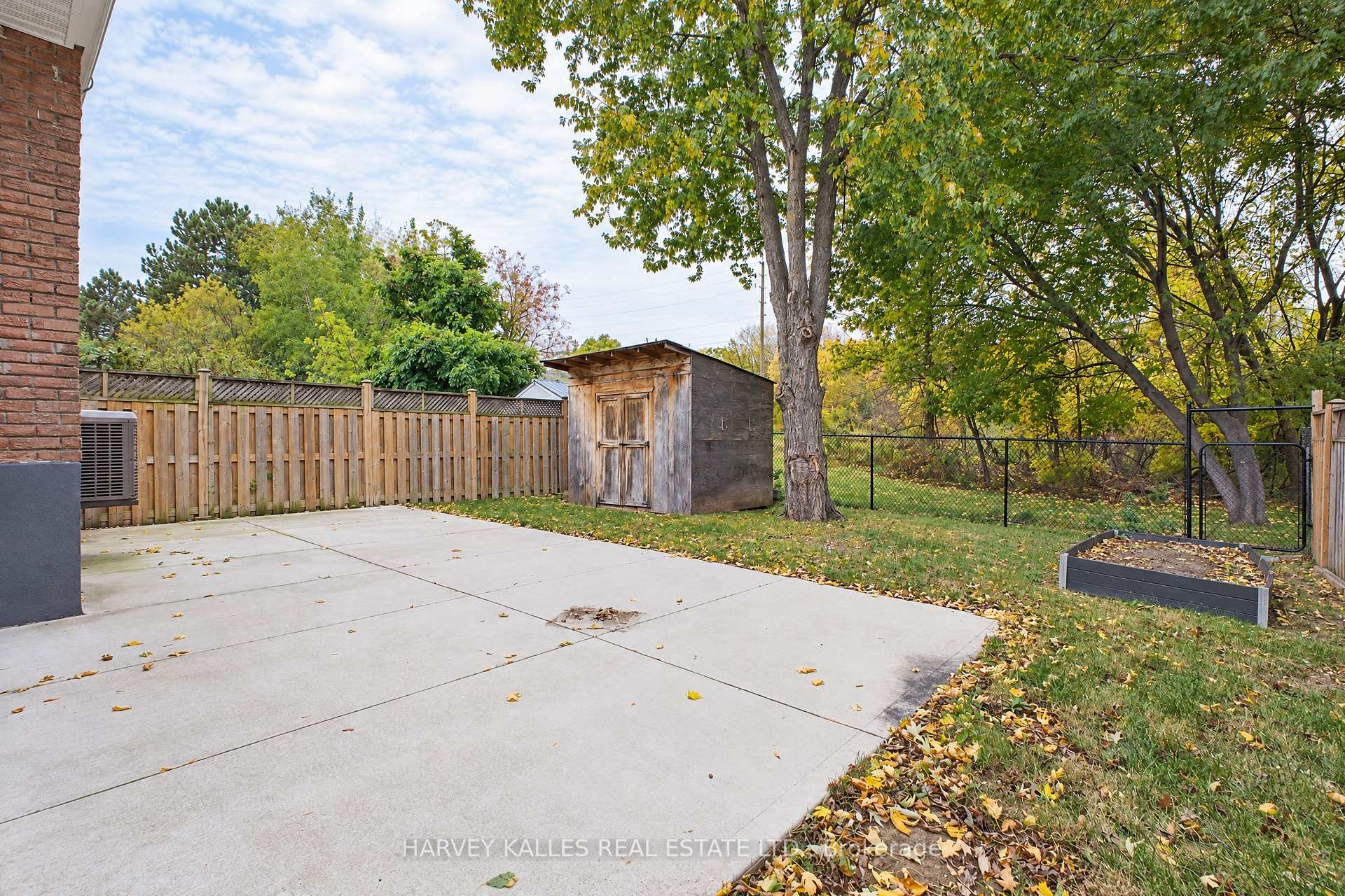 Photo 28 of 2429 Overton Drive, Burlington, Brant Hills — HOMEH