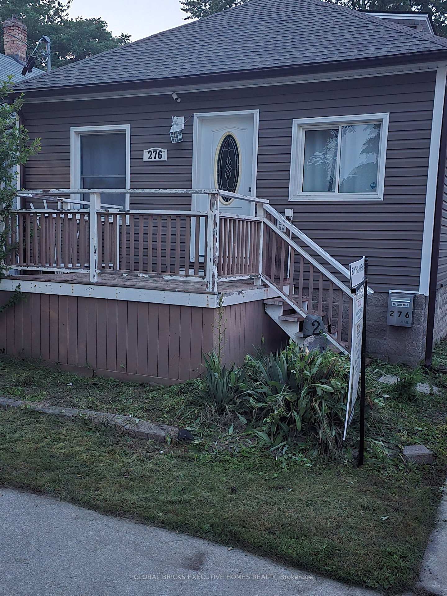 Photo 2 of 276 Cameron Street N, Sarnia — HOMEH