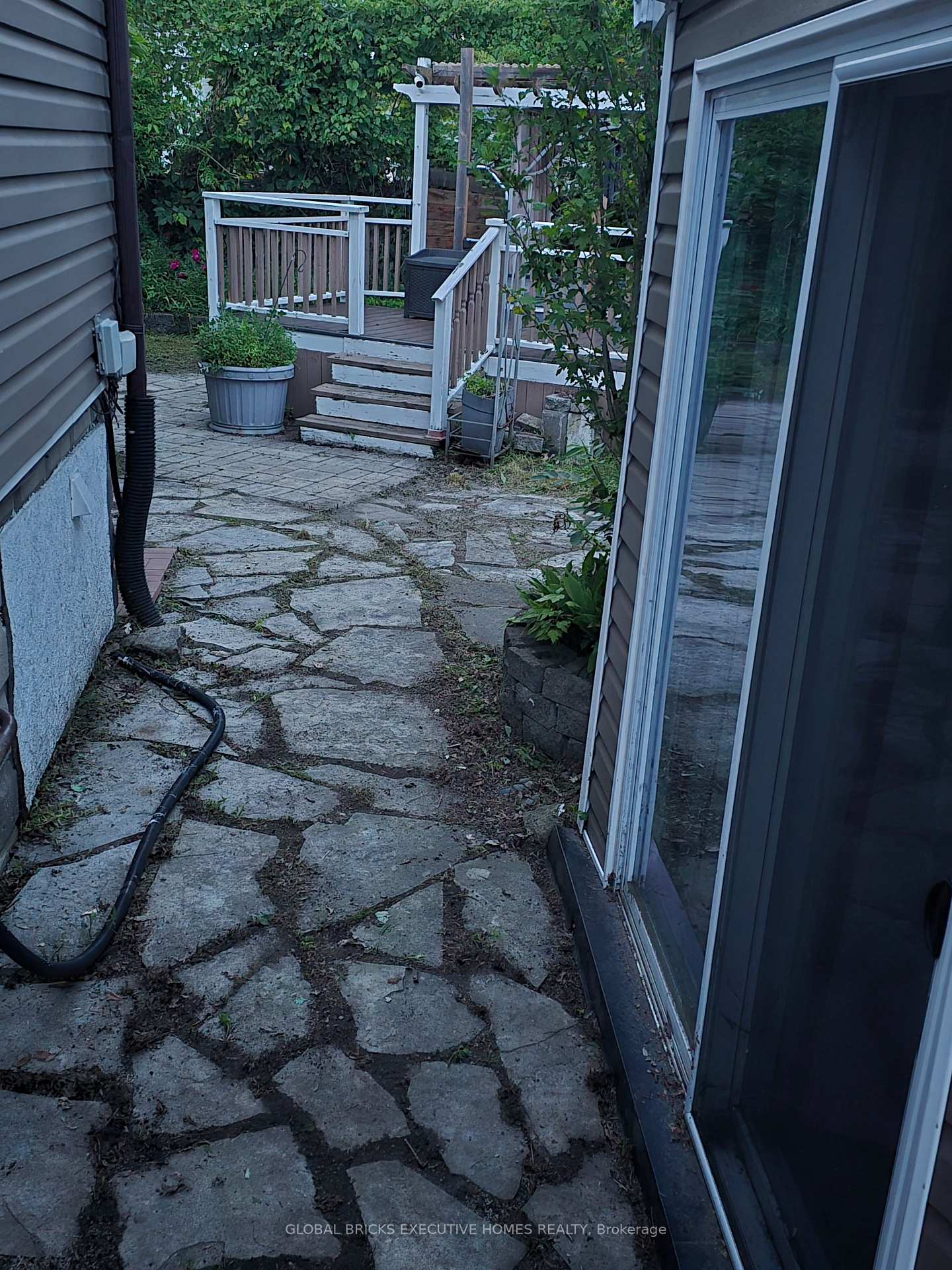Photo 5 of 276 Cameron Street N, Sarnia — HOMEH