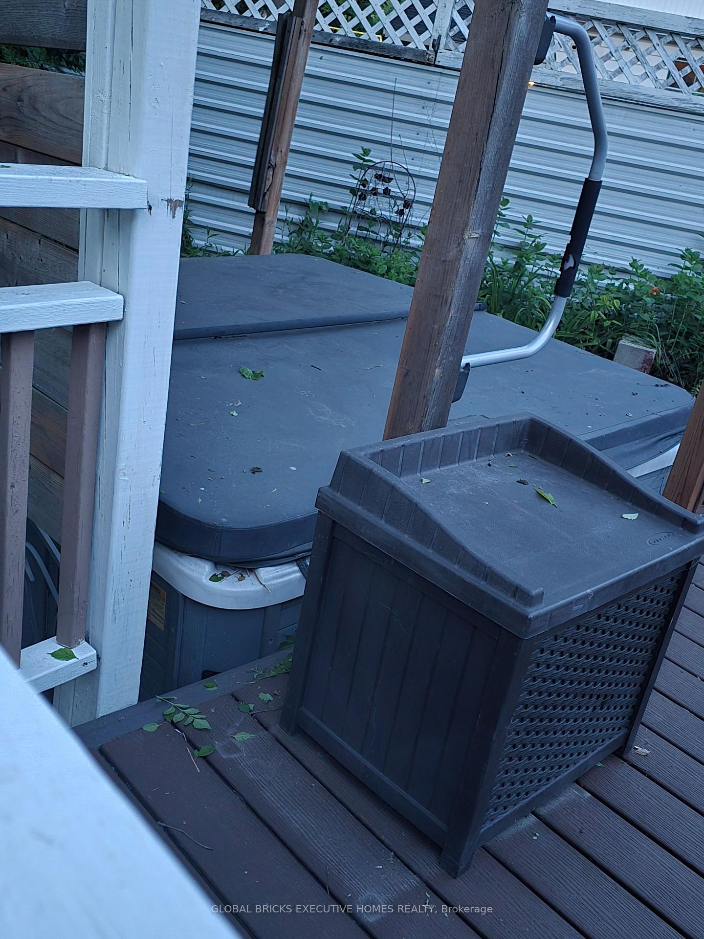 Photo 7 of 276 Cameron Street N, Sarnia — HOMEH