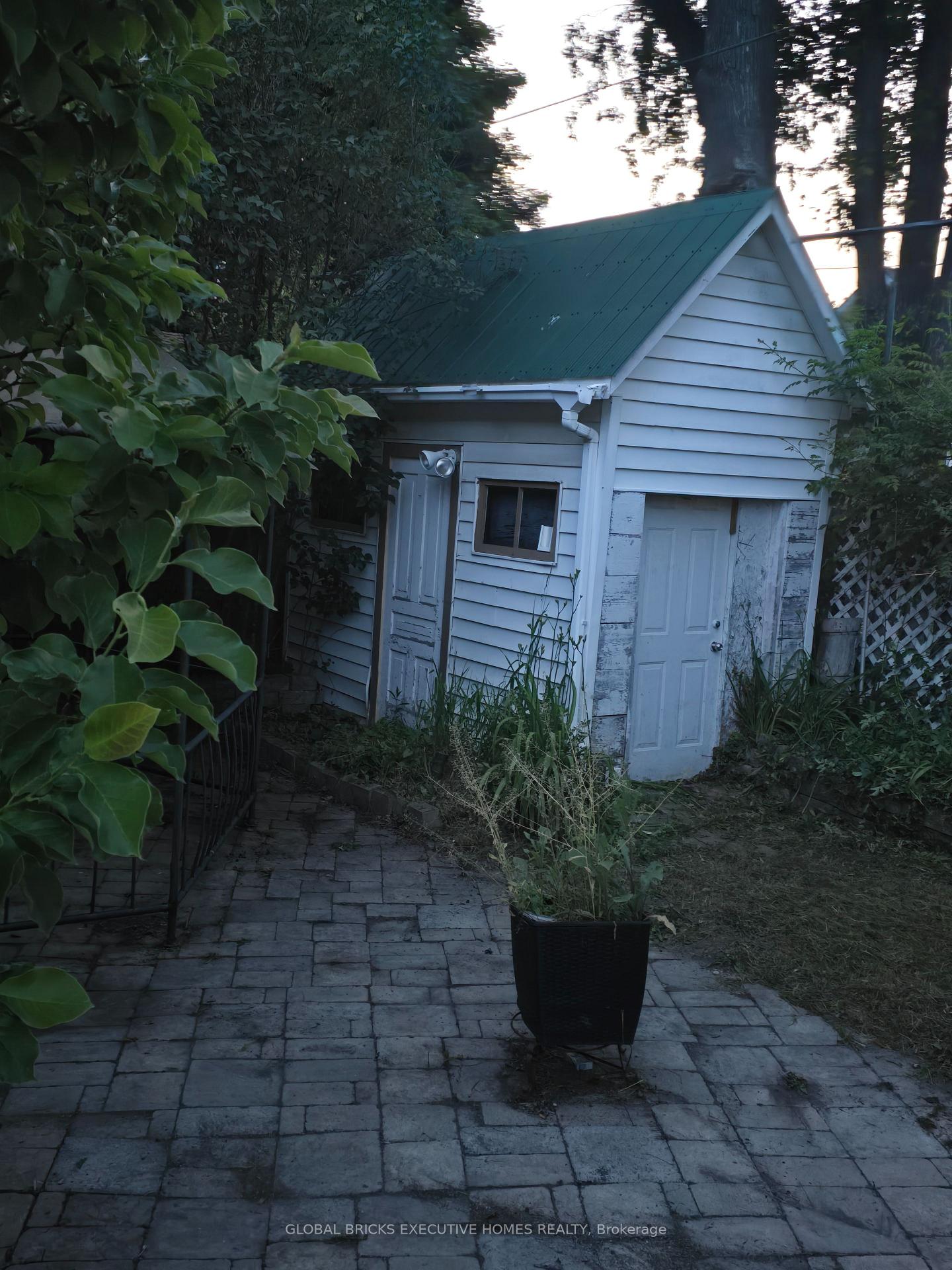 Photo 8 of 276 Cameron Street N, Sarnia — HOMEH
